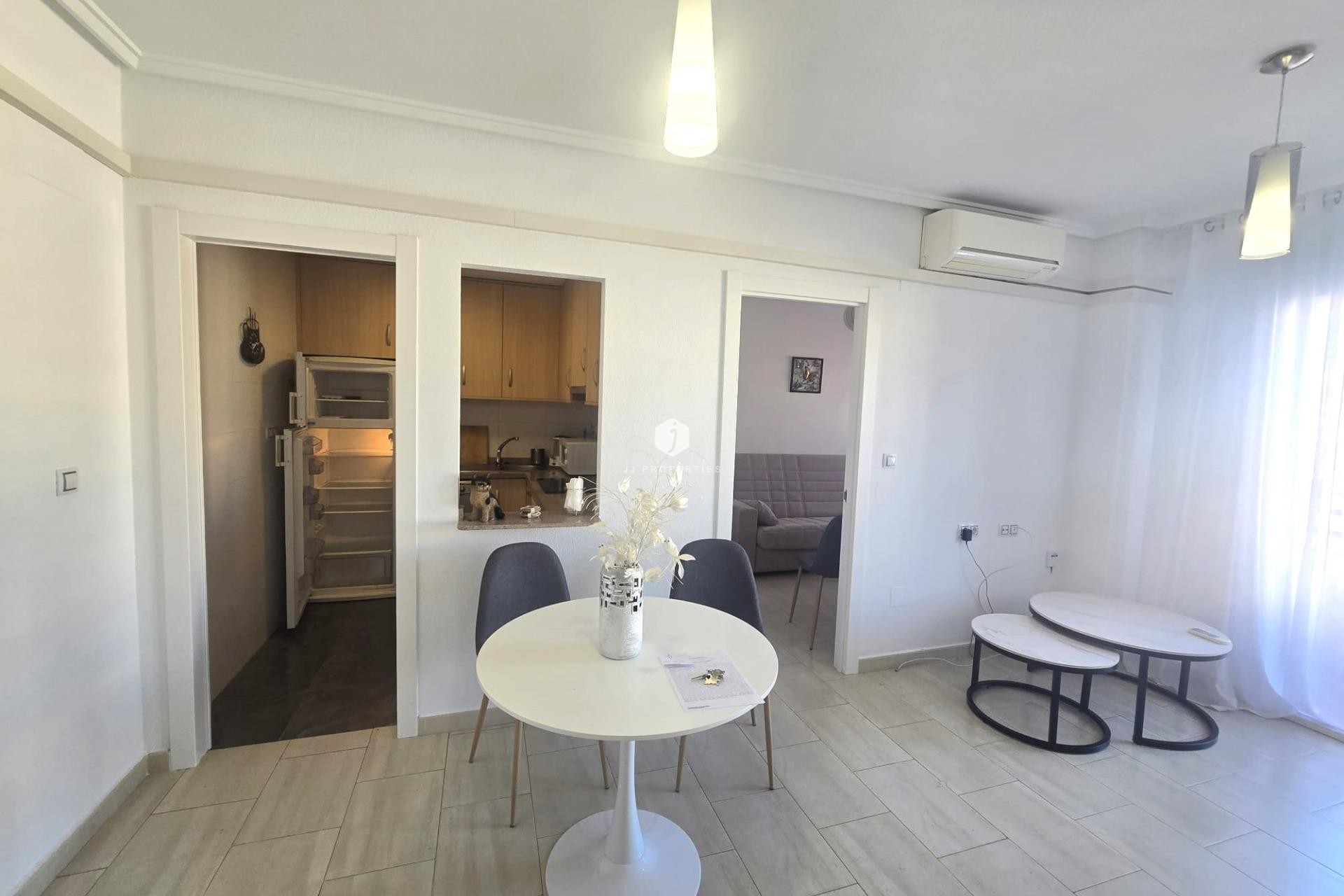 Resale - Apartment / flat -
Torrevieja - Centro