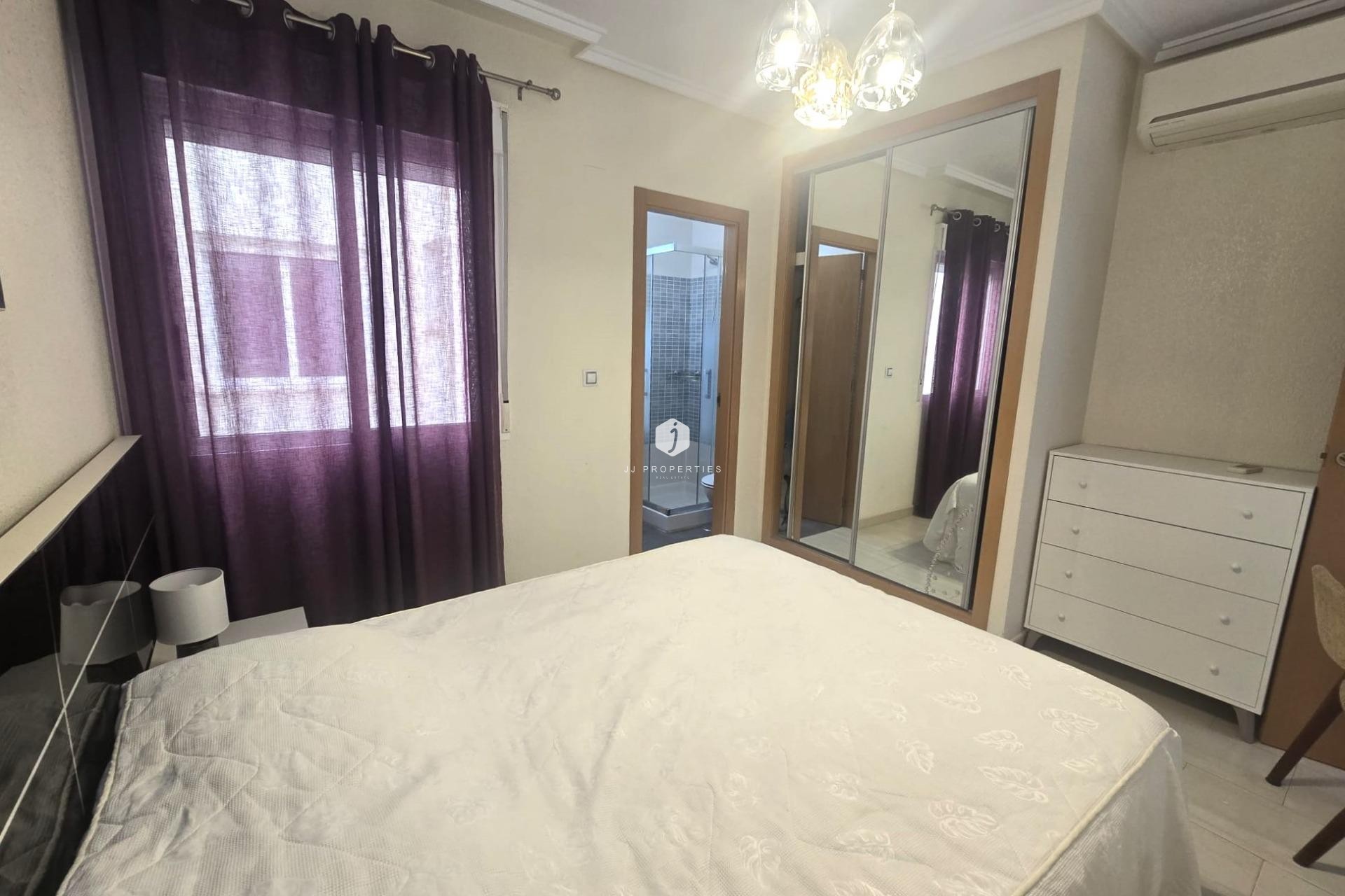 Resale - Apartment / flat -
Torrevieja - Centro