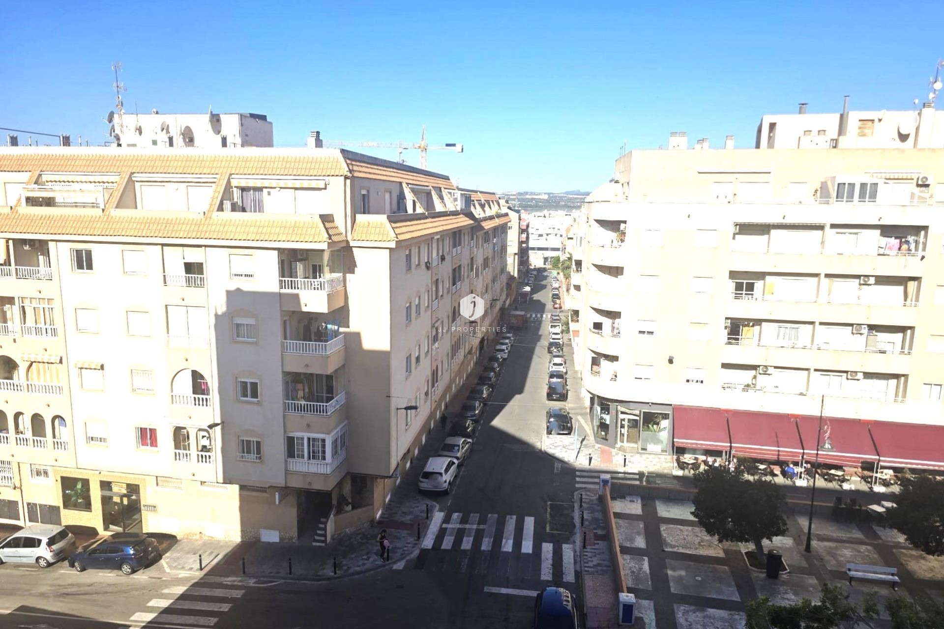 Resale - Apartment / flat -
Torrevieja - Centro