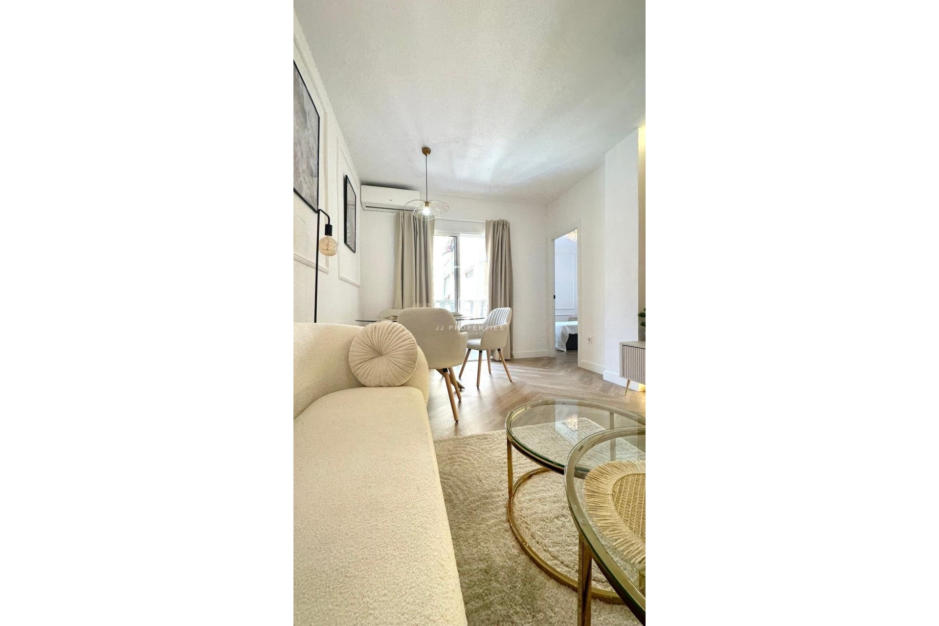 Resale - Apartment / flat -
Torrevieja - Centro