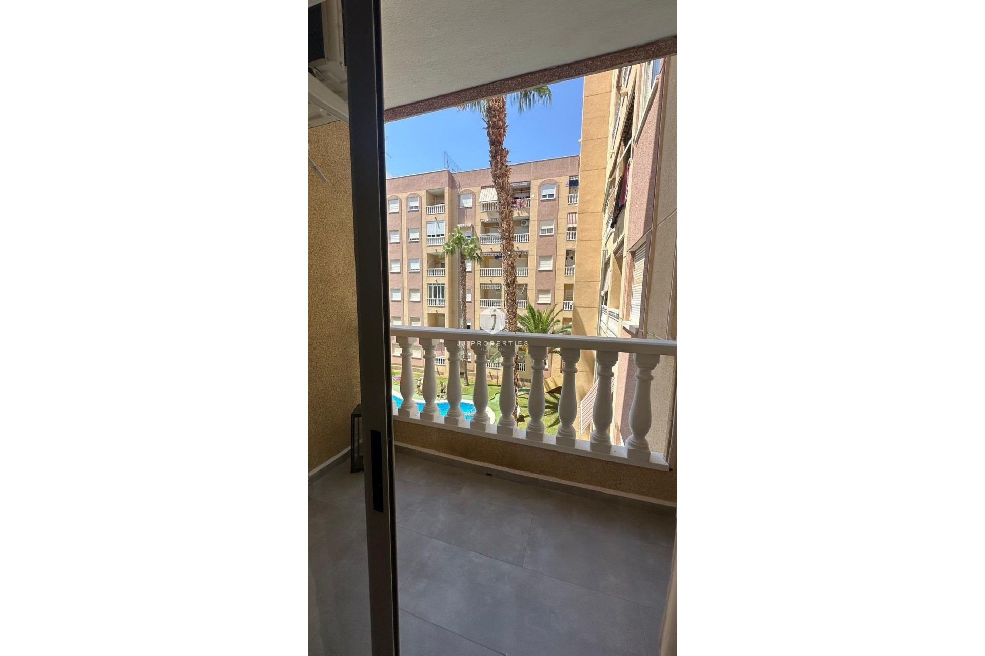 Resale - Apartment / flat -
Torrevieja - Centro
