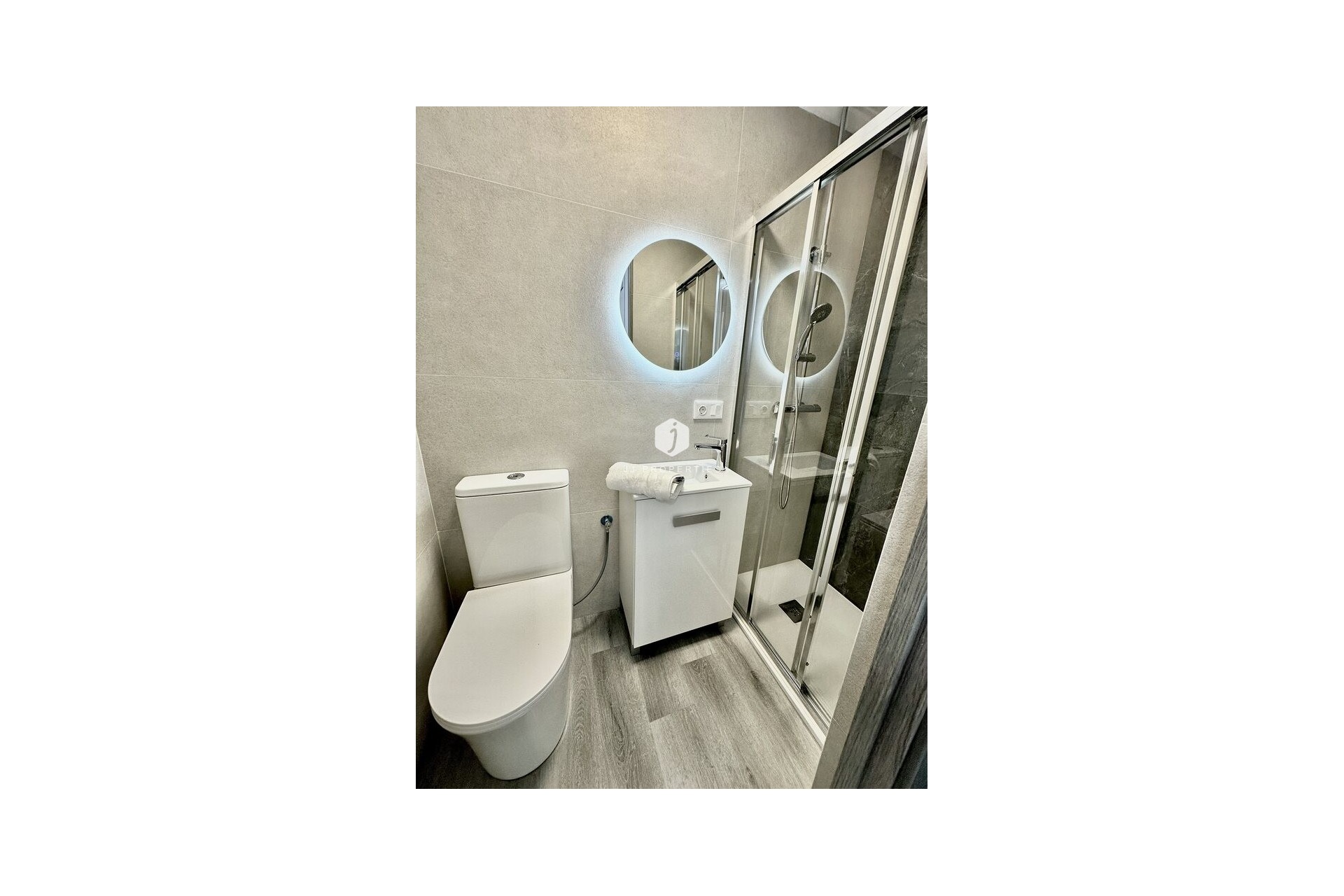 Resale - Apartment / flat -
Torrevieja - Centro