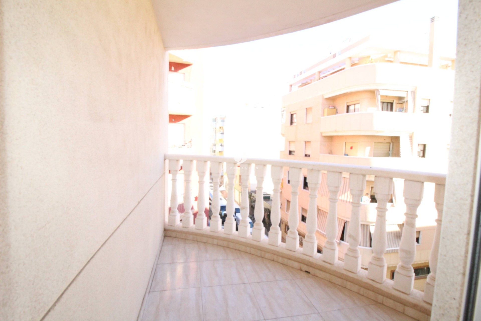 Resale - Apartment / flat -
Torrevieja - Centro
