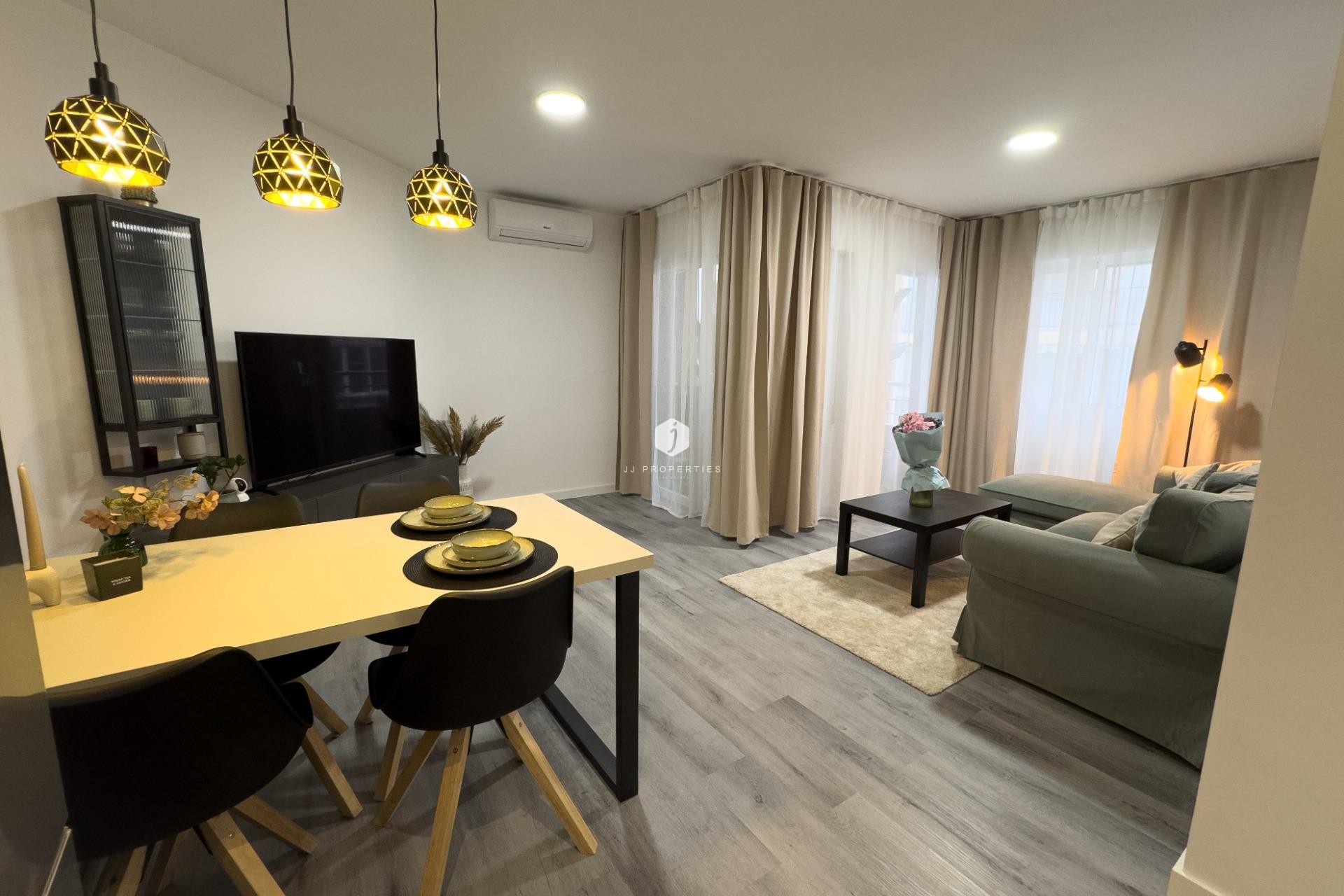 Resale - Apartment / flat -
Torrevieja - Centro
