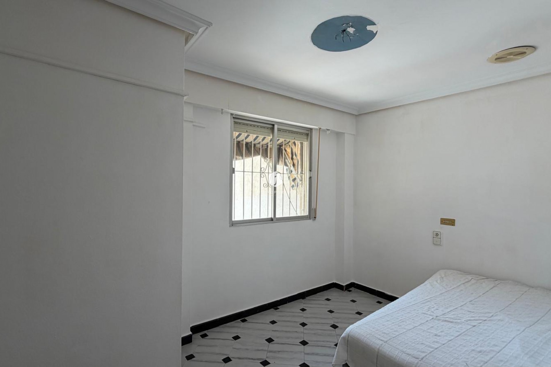 Resale - Apartment / flat -
Torrevieja - Centro