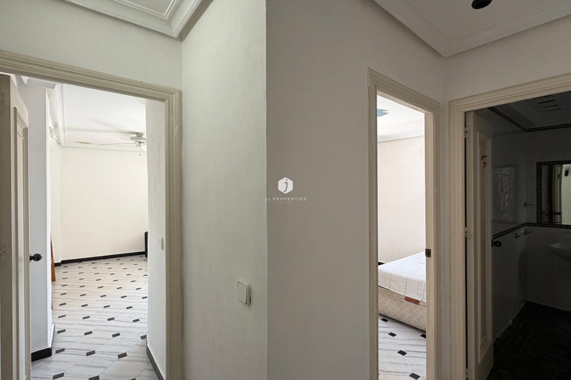 Resale - Apartment / flat -
Torrevieja - Centro