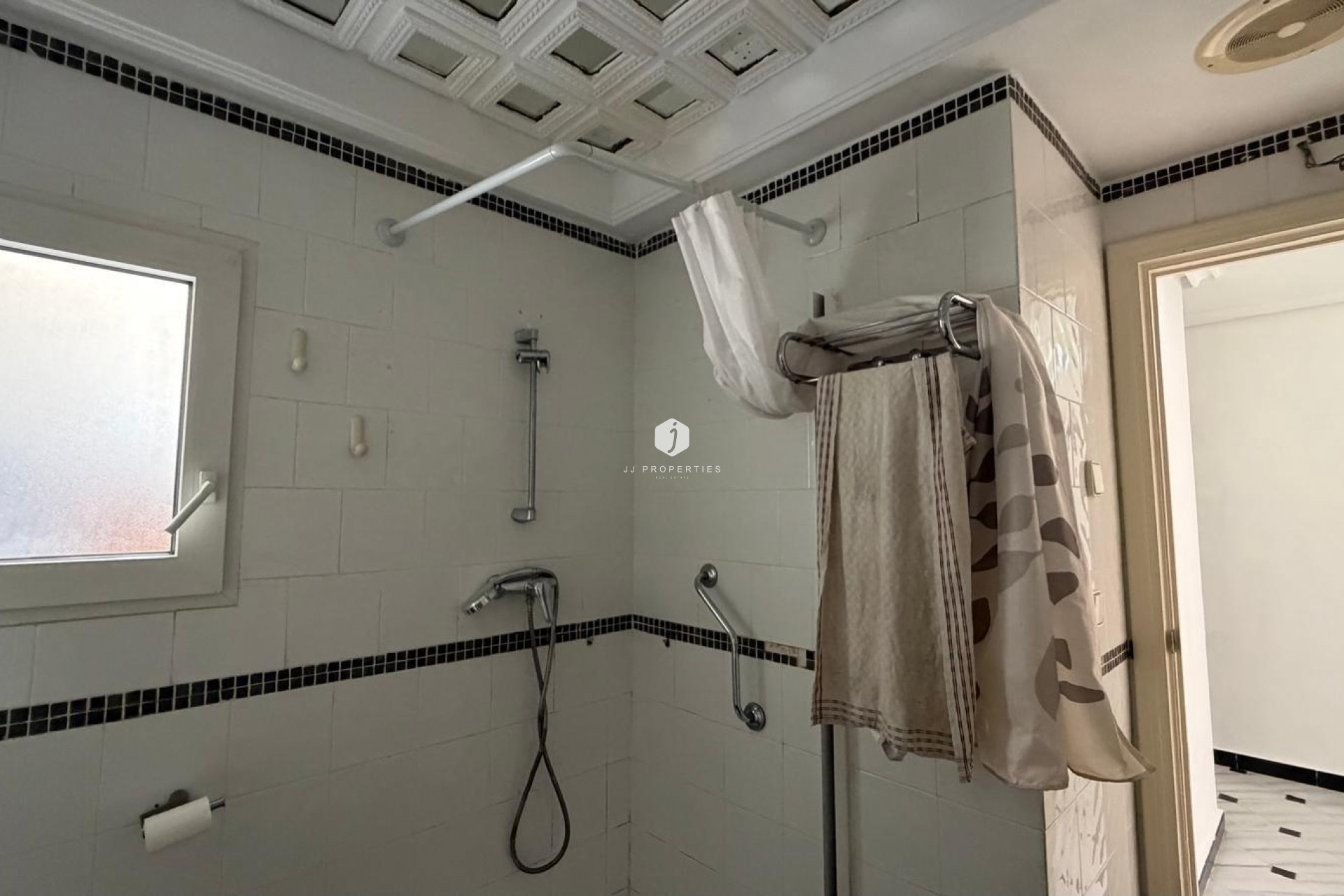 Resale - Apartment / flat -
Torrevieja - Centro