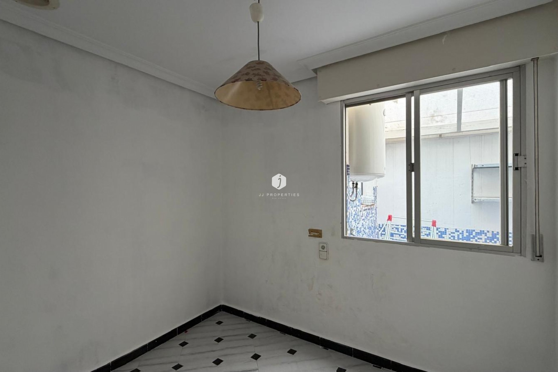 Resale - Apartment / flat -
Torrevieja - Centro