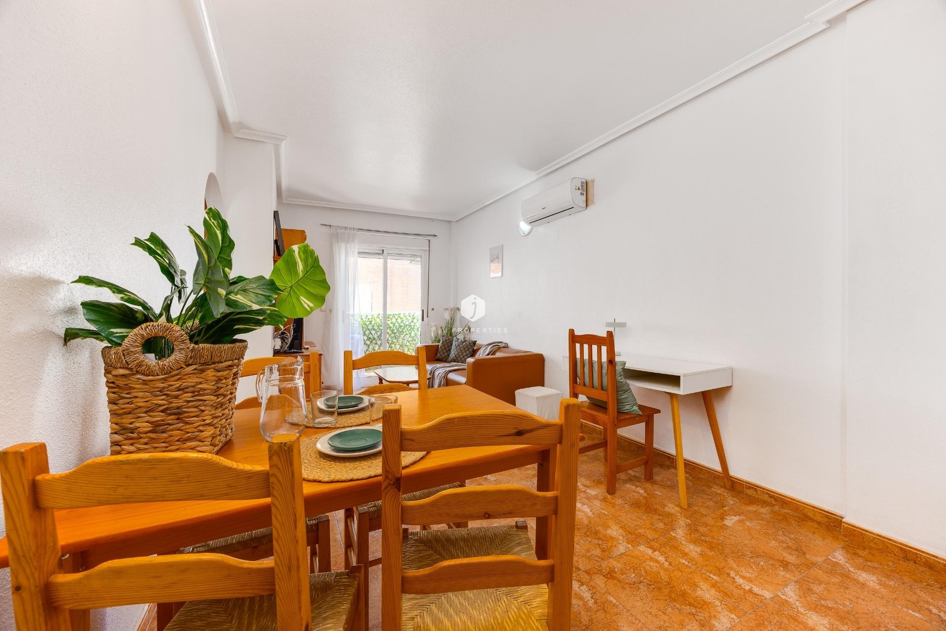 Resale - Apartment / flat -
Torrevieja - Centro