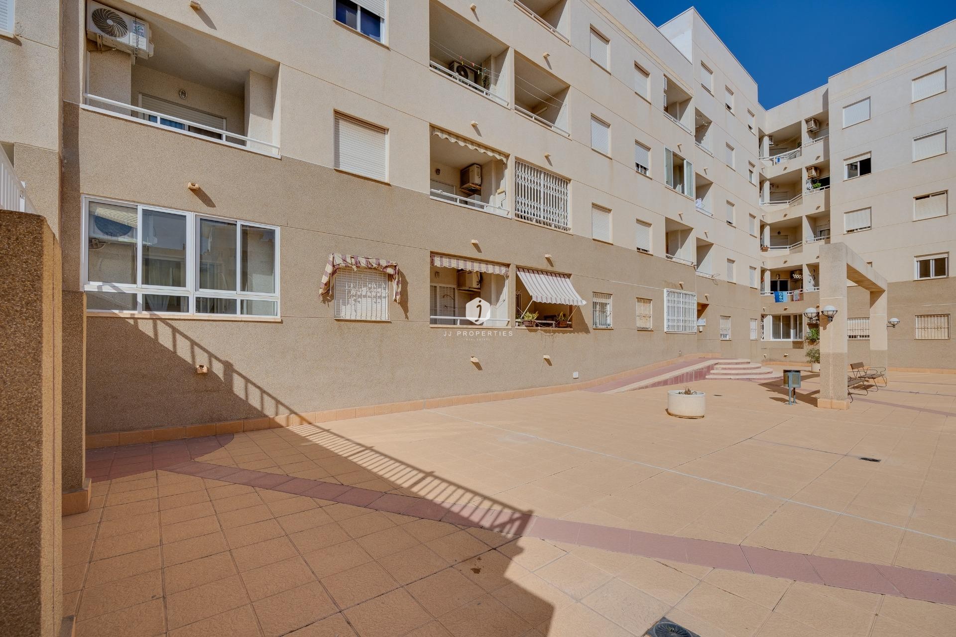 Resale - Apartment / flat -
Torrevieja - Centro