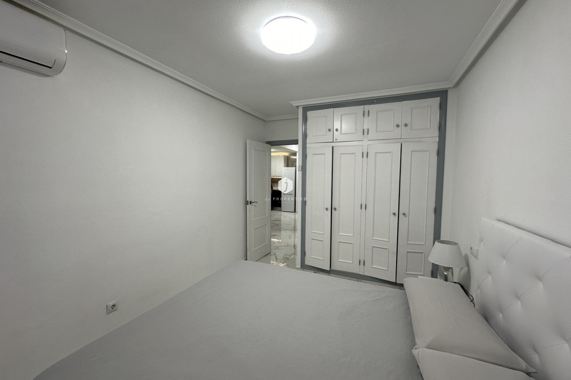 Resale - Apartment / flat -
Torrevieja - Costa Blanca