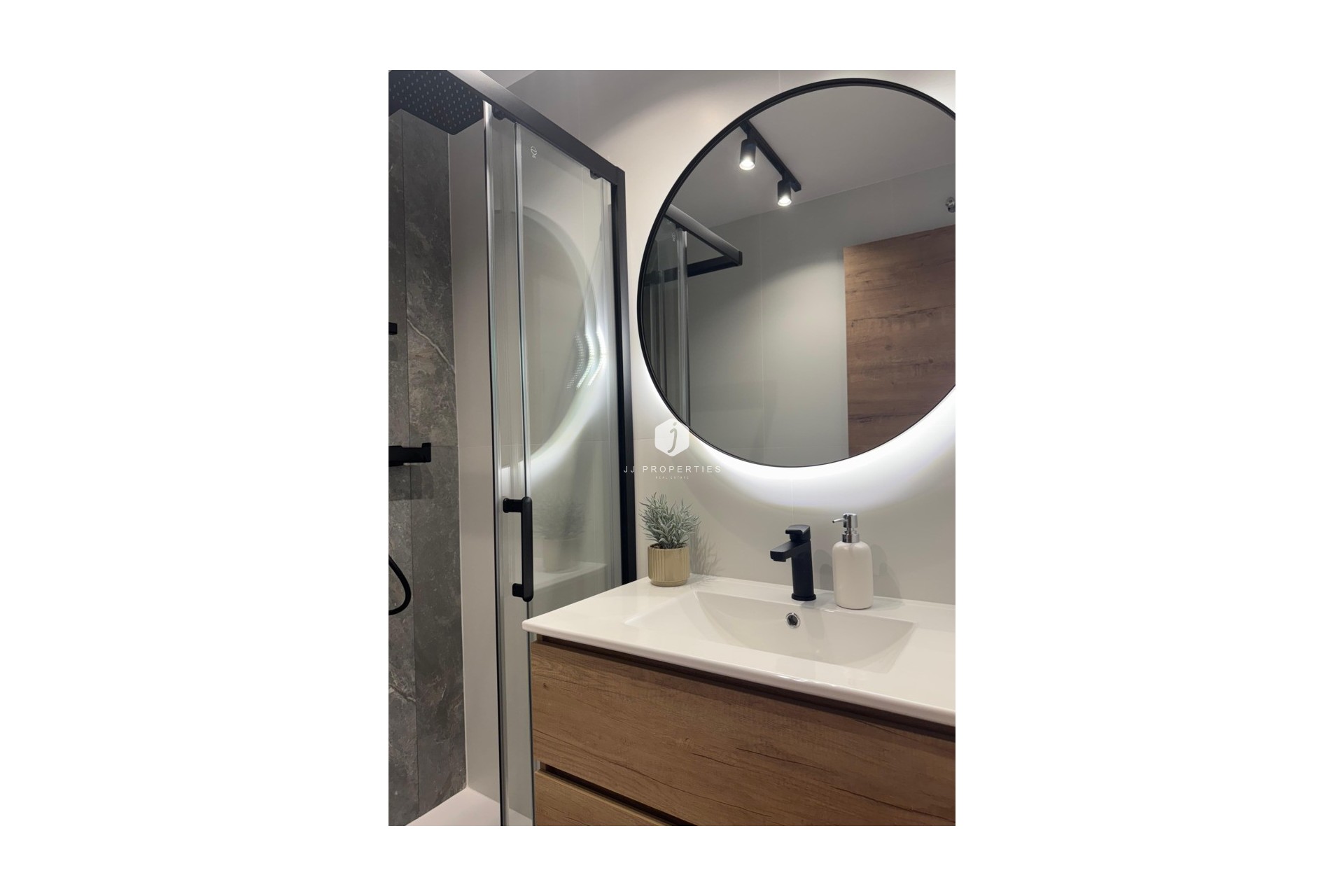 Resale - Apartment / flat -
Torrevieja - Costa Blanca