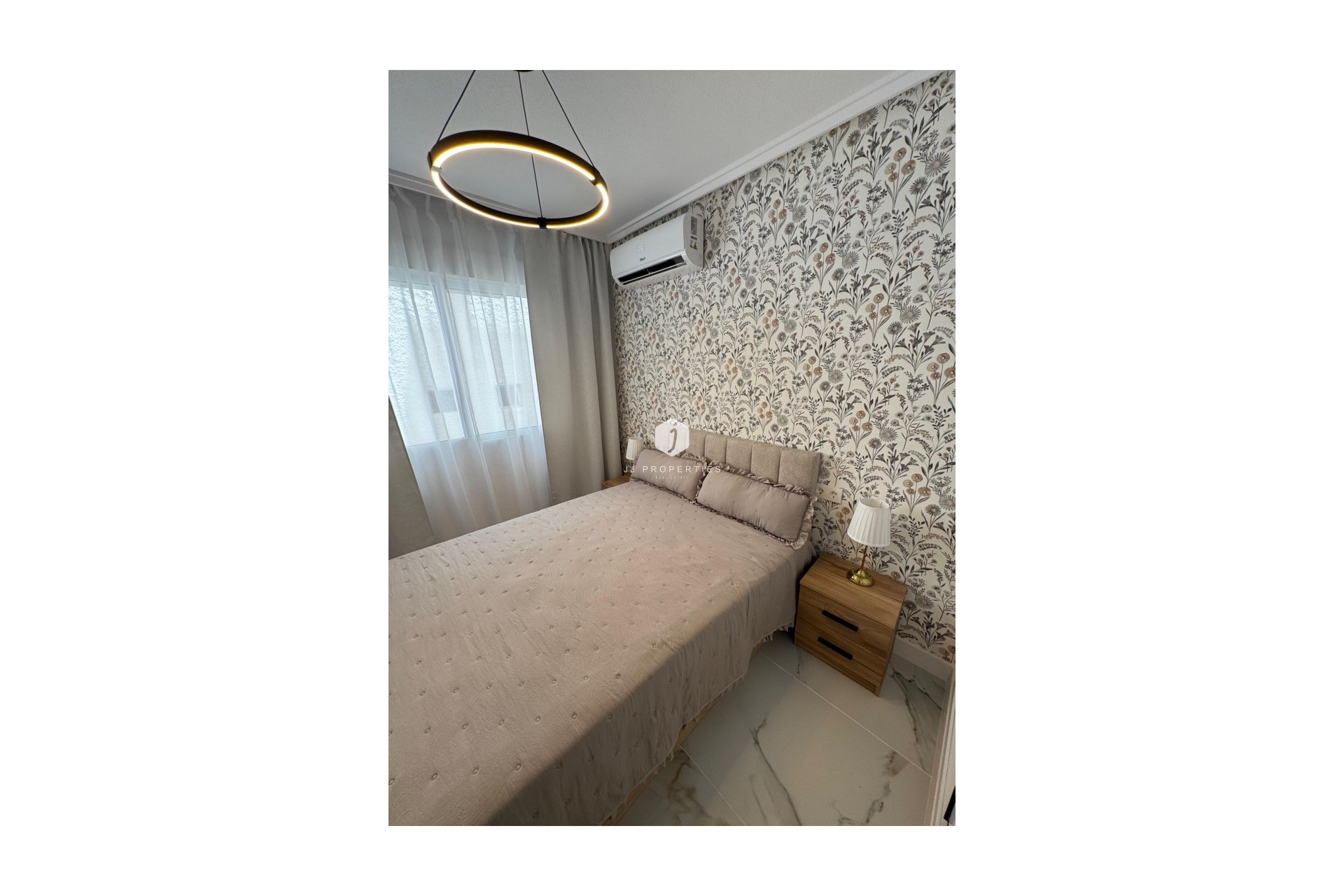 Resale - Apartment / flat -
Torrevieja - Costa Blanca