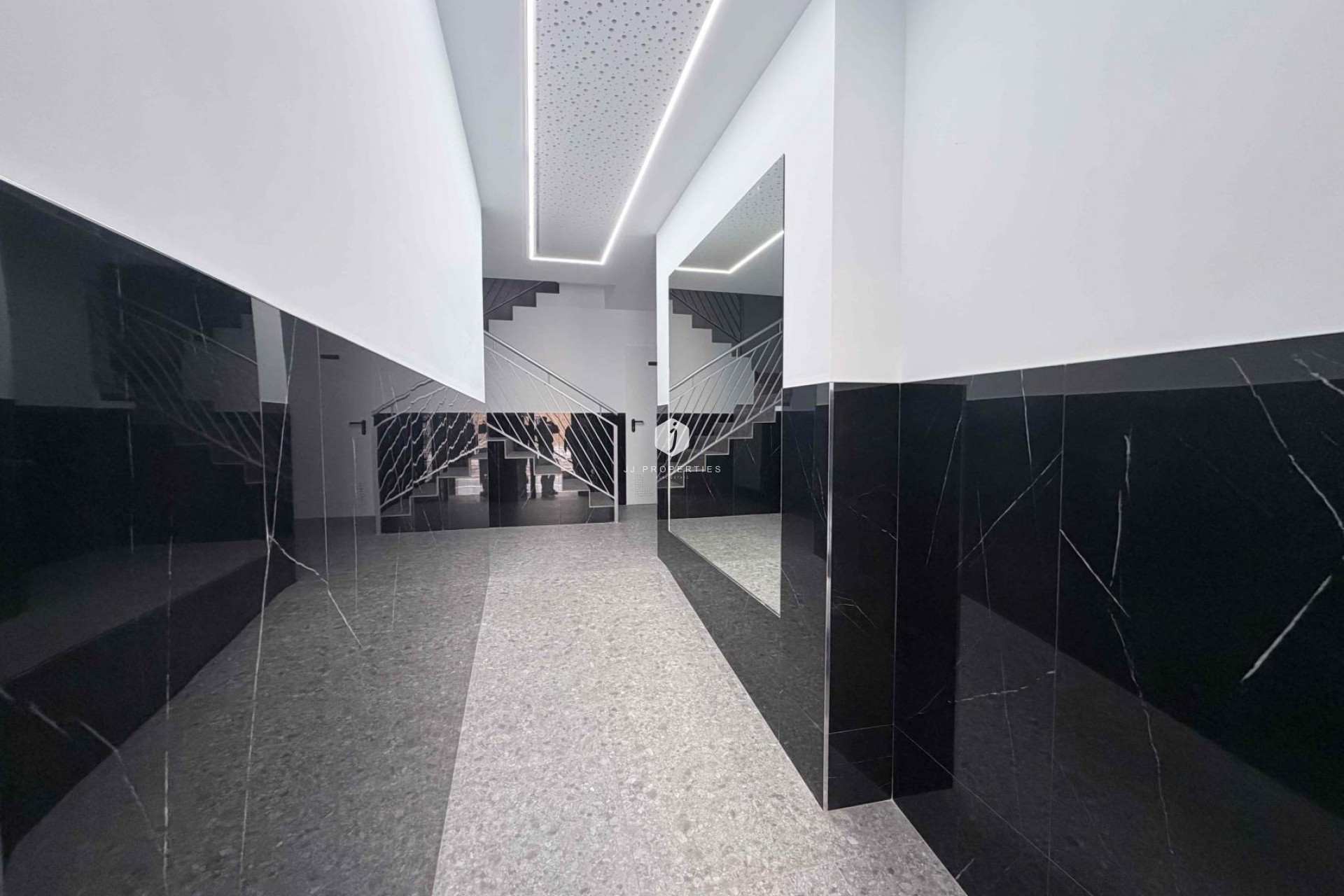 Resale - Apartment / flat -
Torrevieja - Costa Blanca