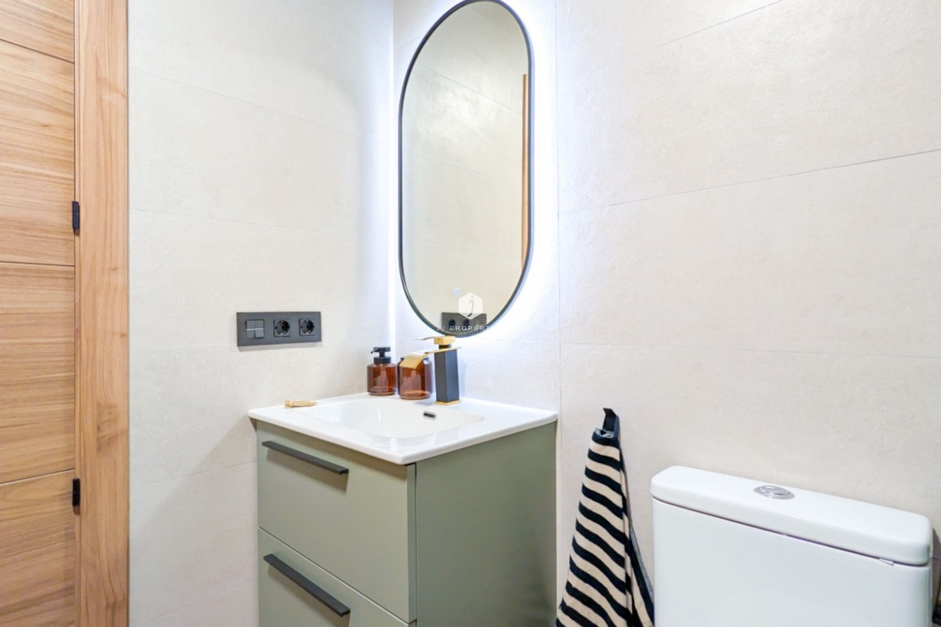 Resale - Apartment / flat -
Torrevieja - Costa Blanca