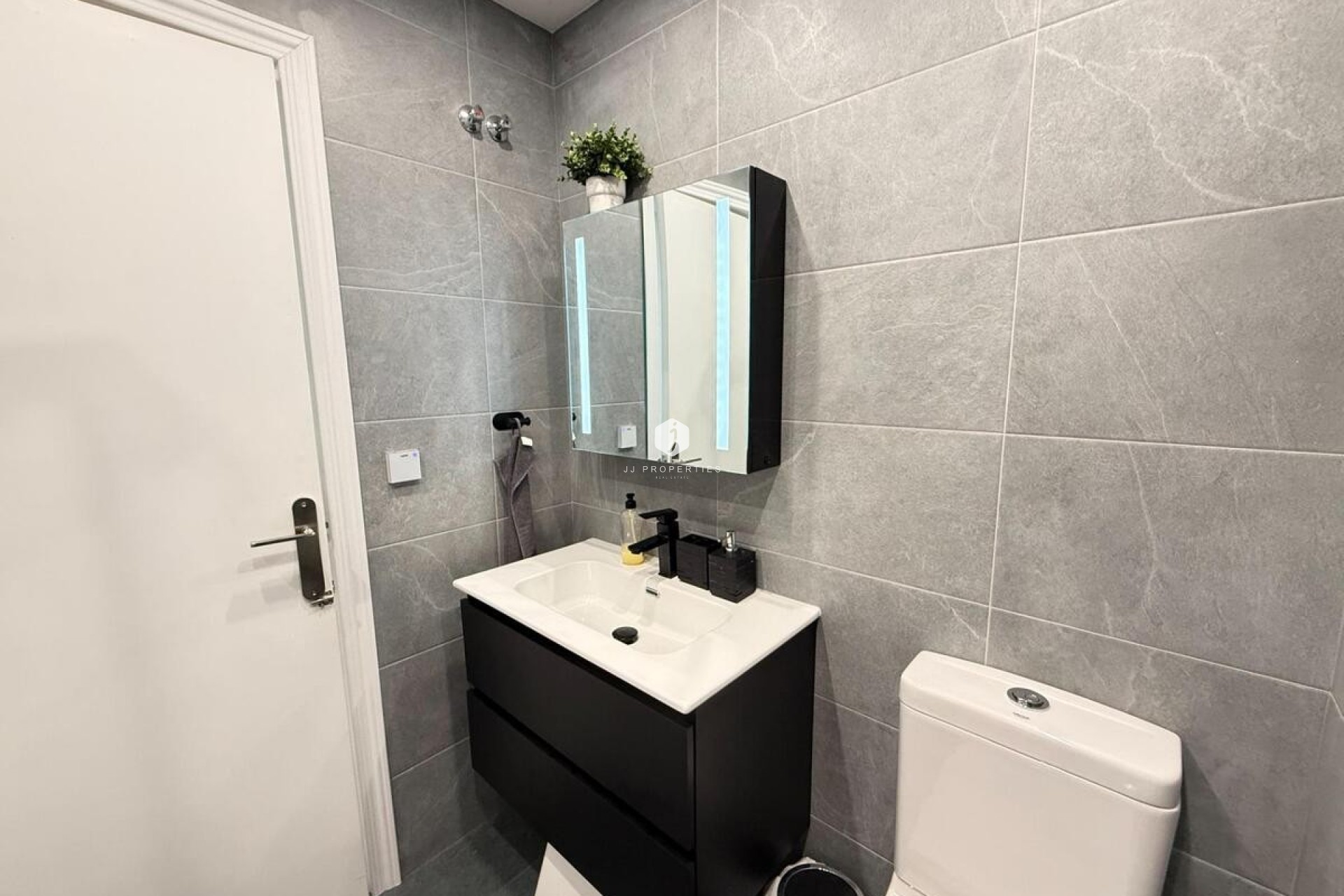 Resale - Apartment / flat -
Torrevieja - Costa Blanca