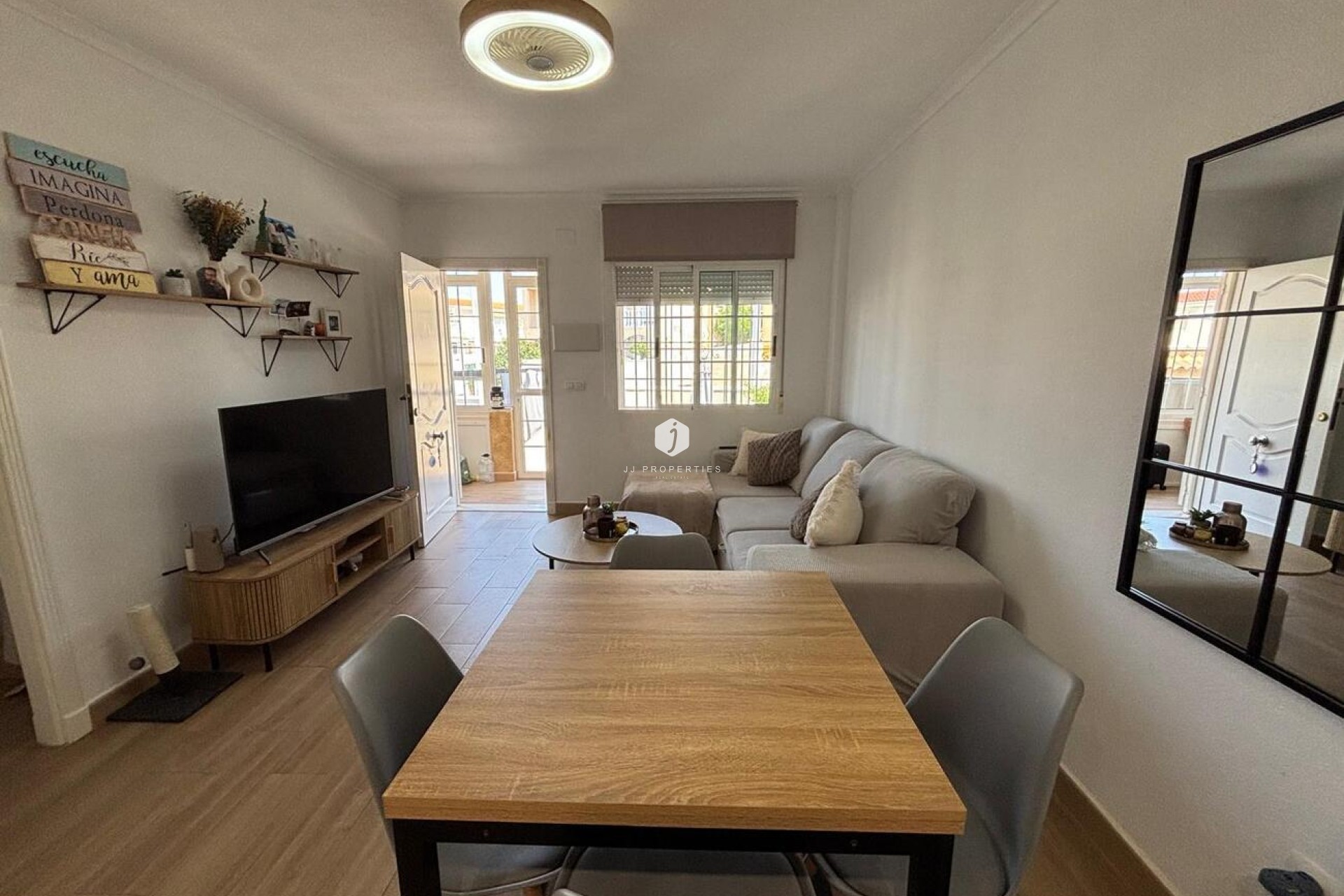 Resale - Apartment / flat -
Torrevieja - Costa Blanca