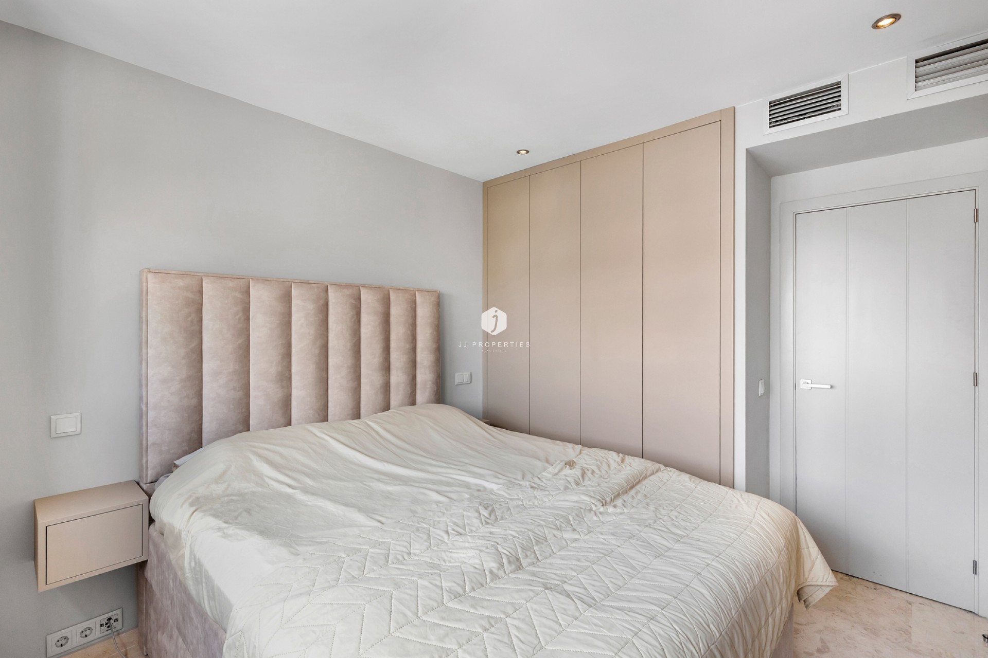 Resale - Apartment / flat -
Torrevieja - Costa Blanca