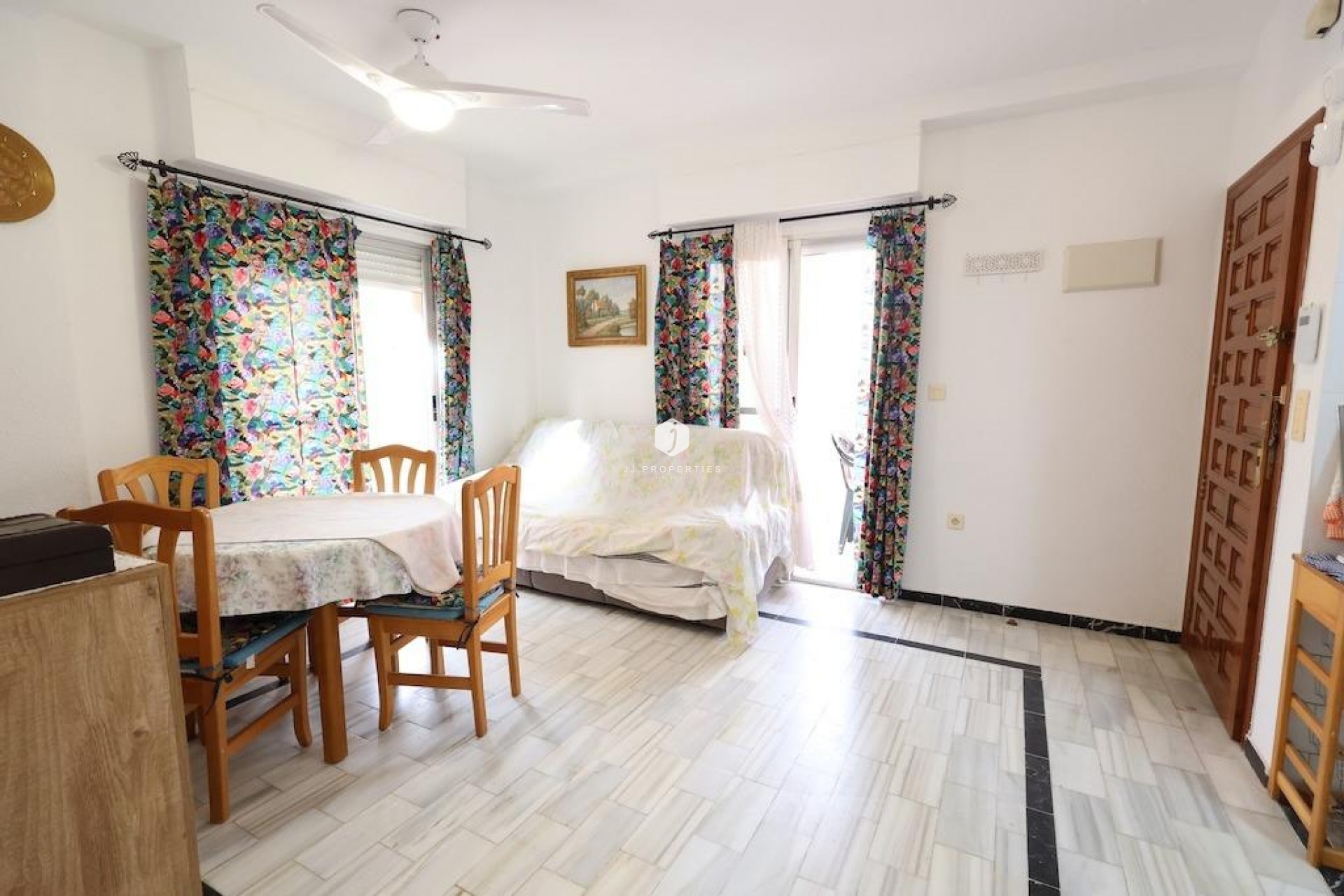 Resale - Apartment / flat -
Torrevieja - Costa Blanca