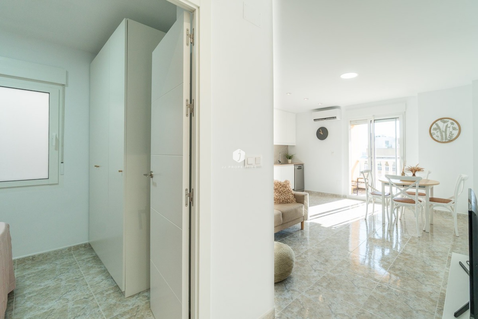 Resale - Apartment / flat -
Torrevieja - Costa Blanca