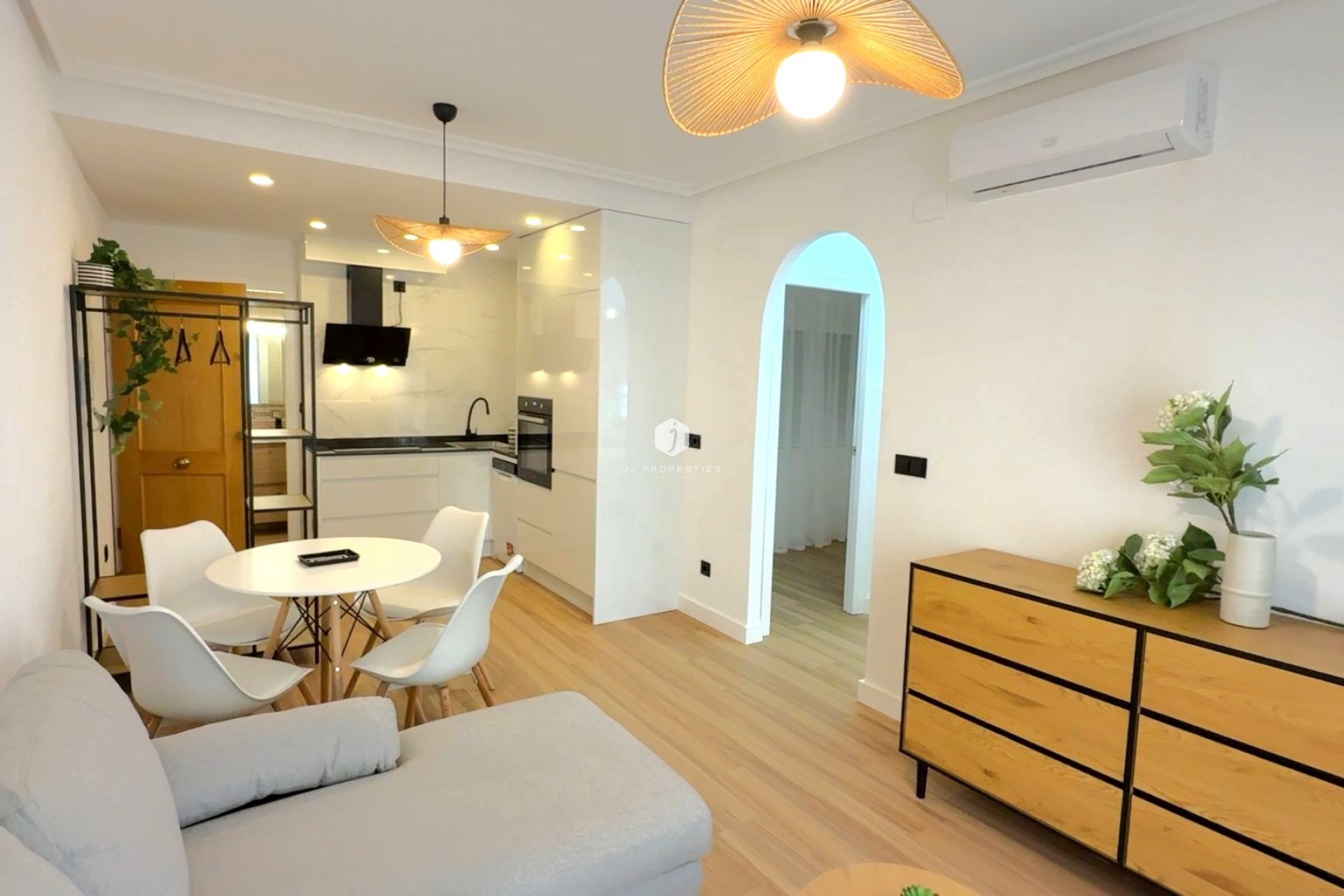 Resale - Apartment / flat -
Torrevieja - Costa Blanca