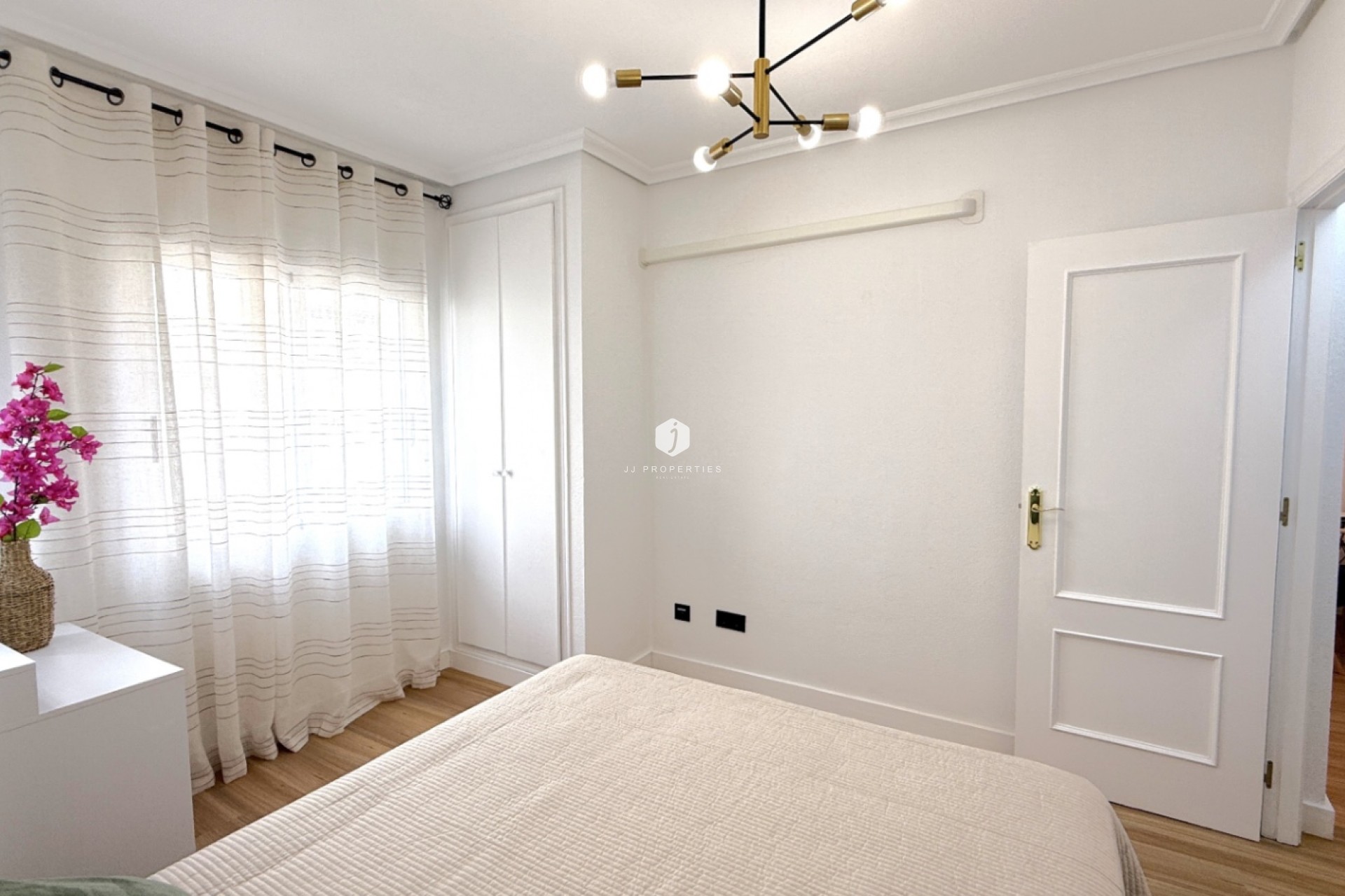 Resale - Apartment / flat -
Torrevieja - Costa Blanca