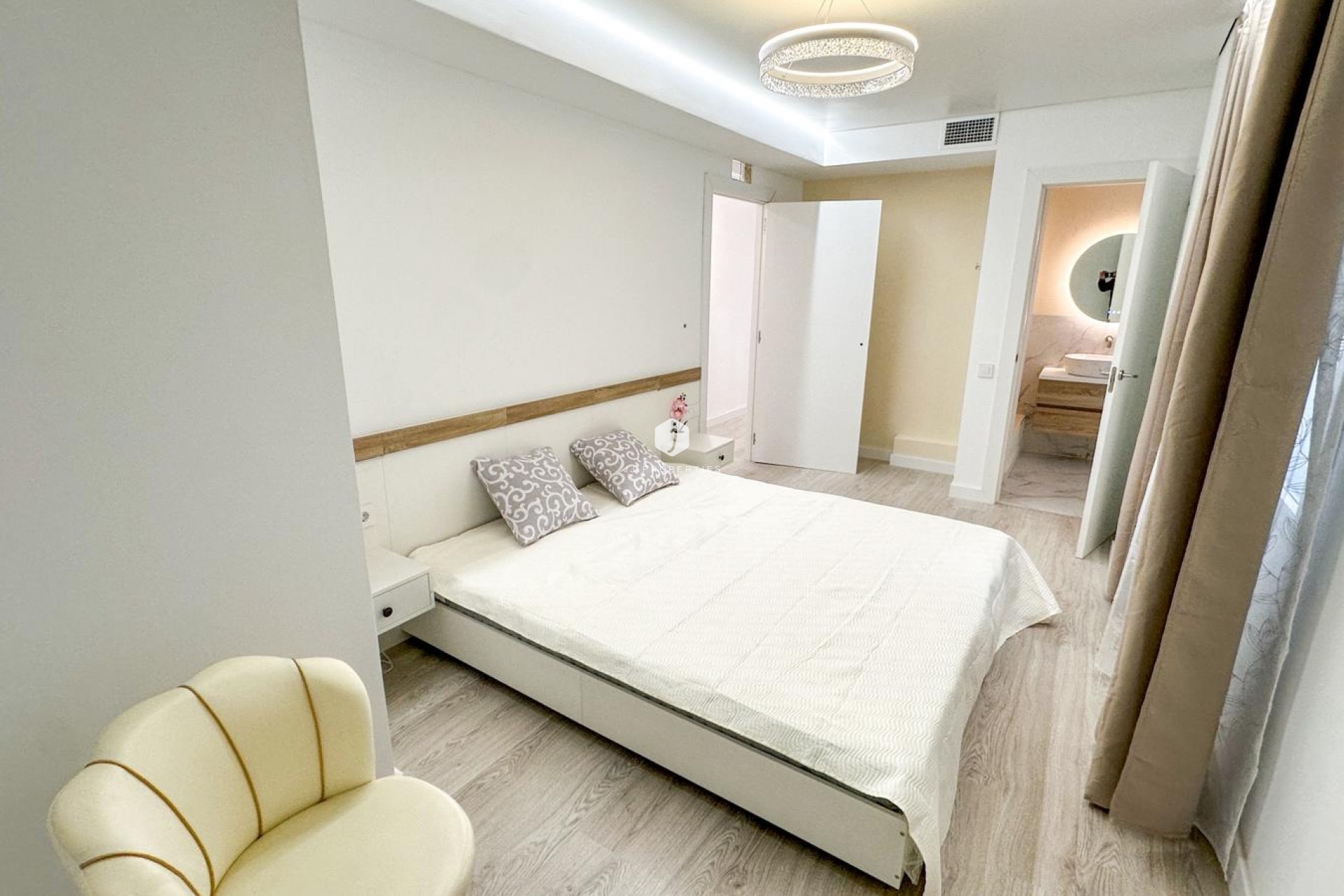 Resale - Apartment / flat -
Torrevieja - Costa Blanca