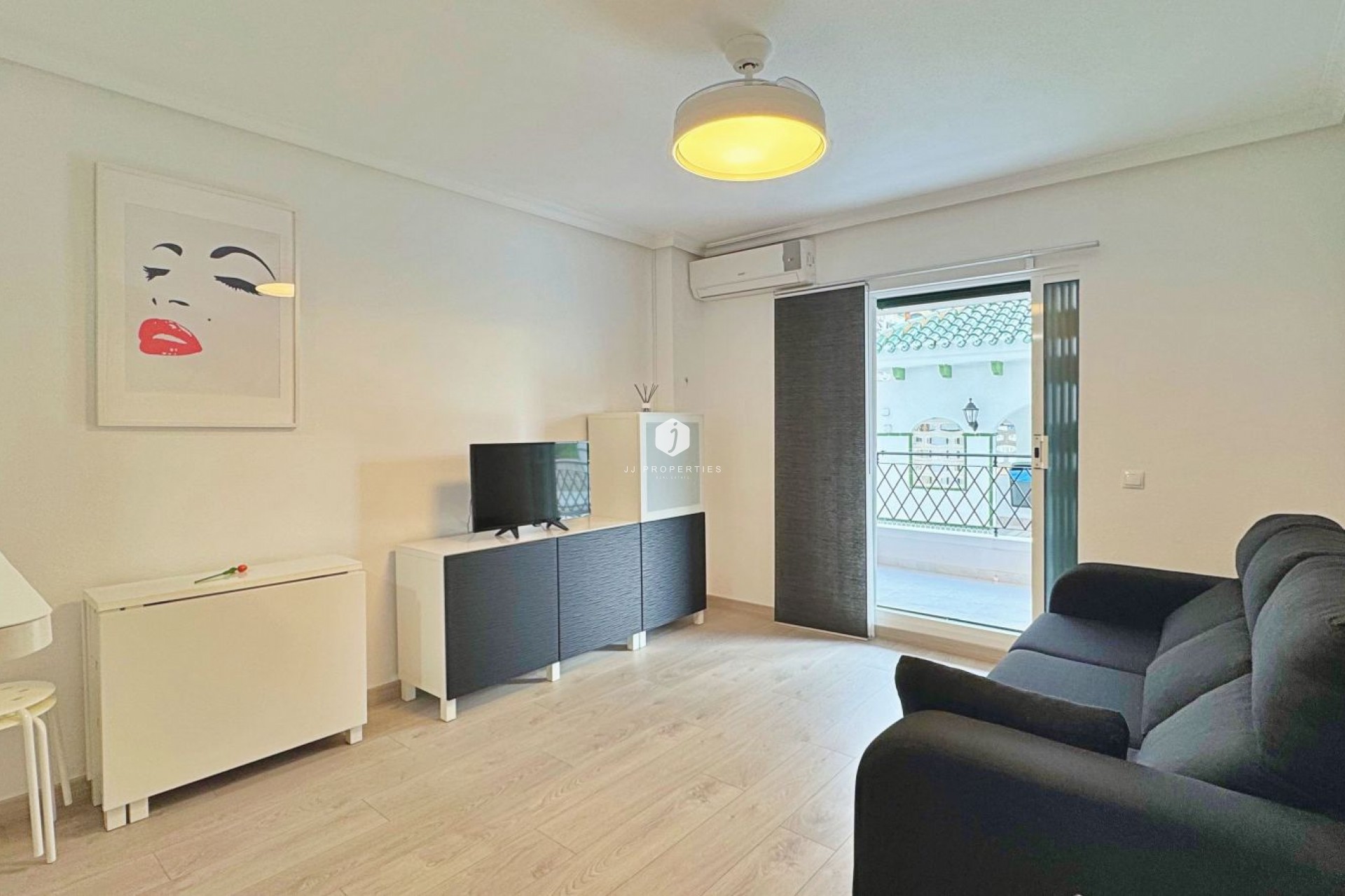 Resale - Apartment / flat -
Torrevieja - Costa Blanca