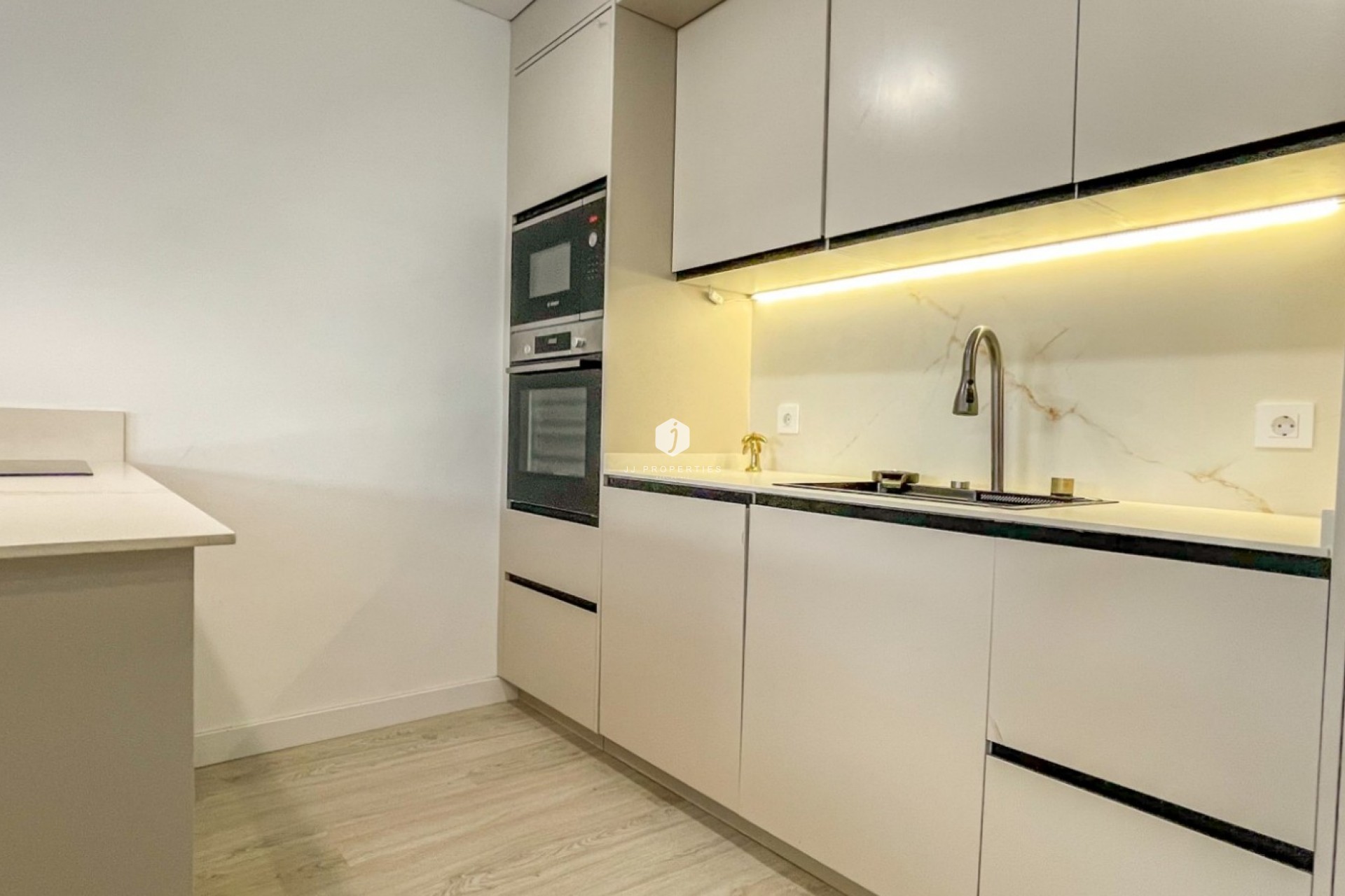 Resale - Apartment / flat -
Torrevieja - Costa Blanca