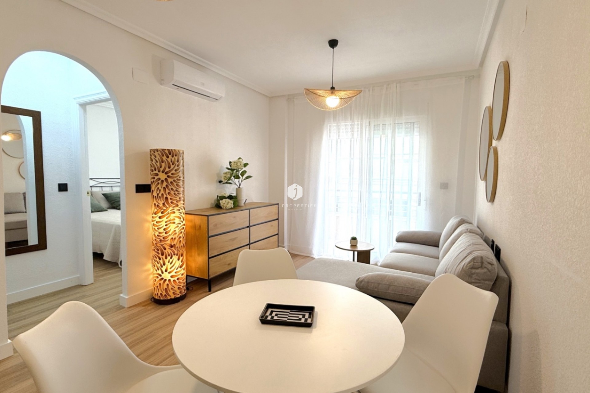 Resale - Apartment / flat -
Torrevieja - Costa Blanca