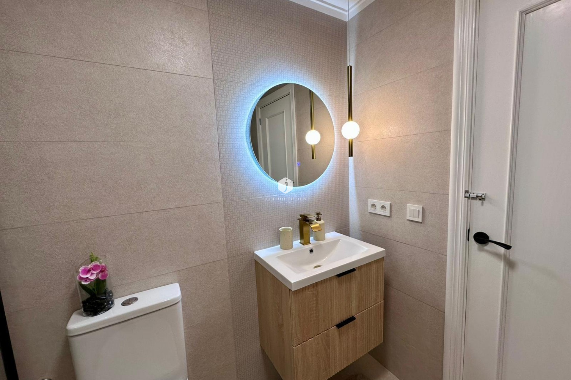 Resale - Apartment / flat -
Torrevieja - Estacion de autobuses