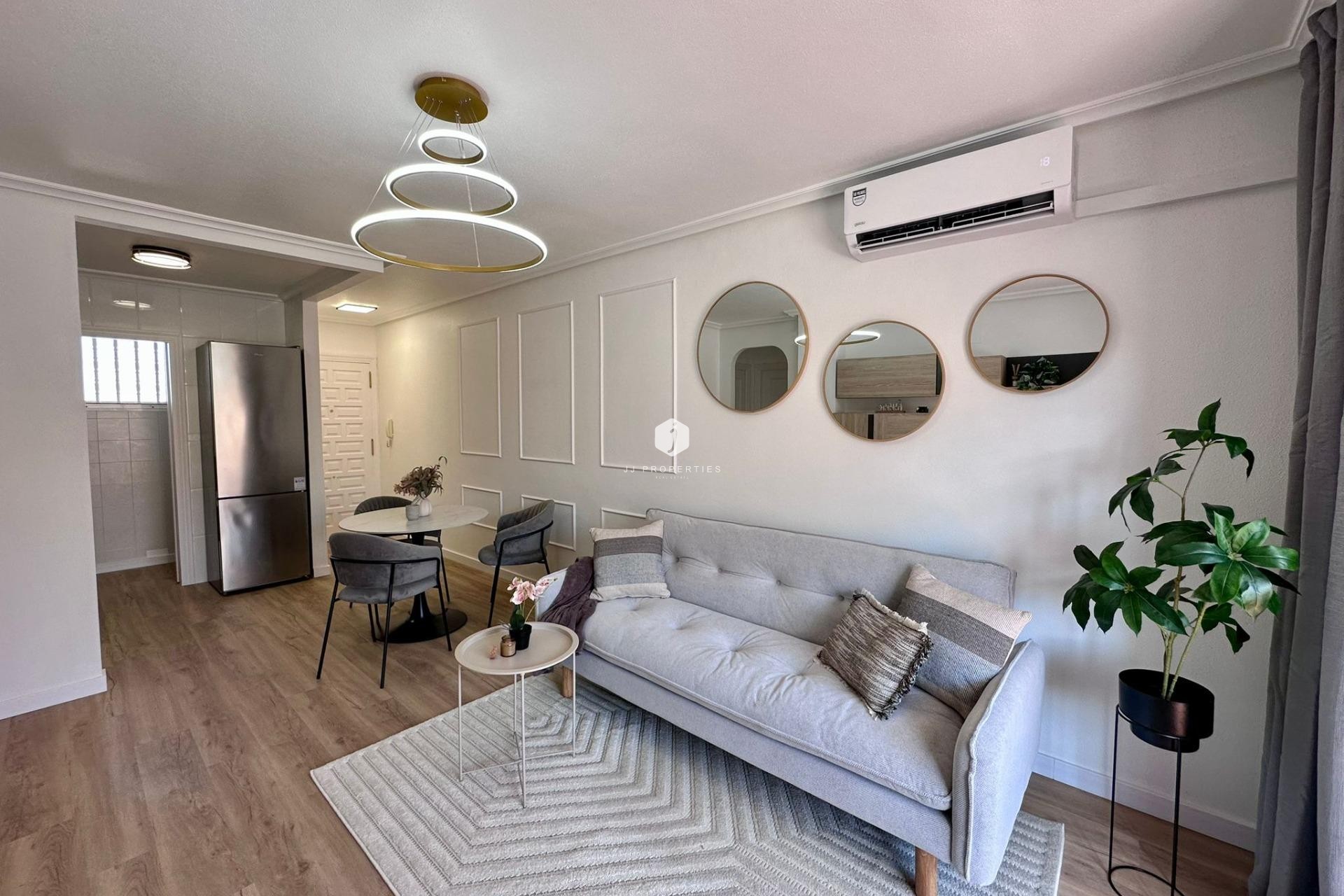 Resale - Apartment / flat -
Torrevieja - Habaneras