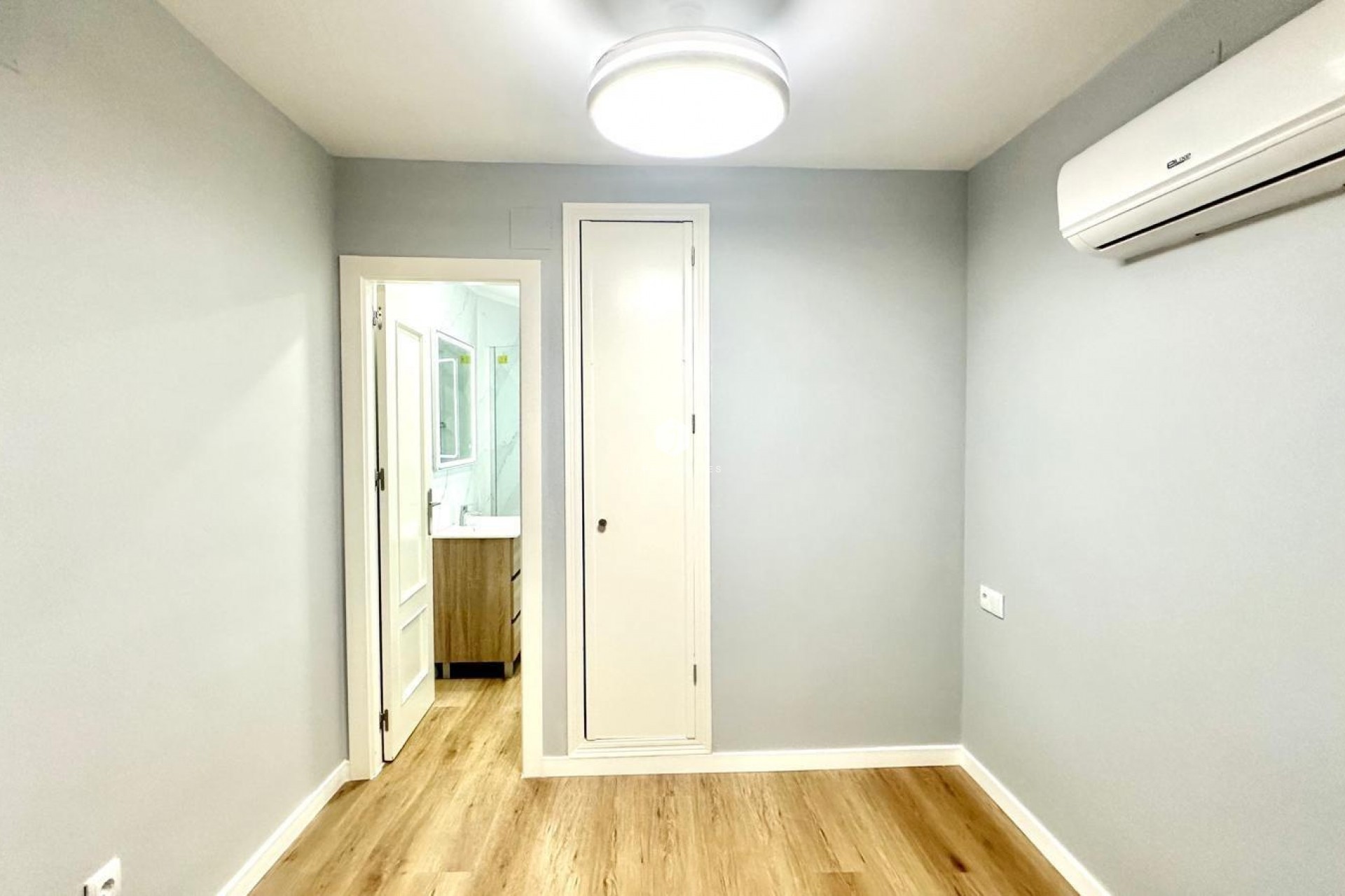 Resale - Apartment / flat -
Torrevieja - La Mata Pueblo