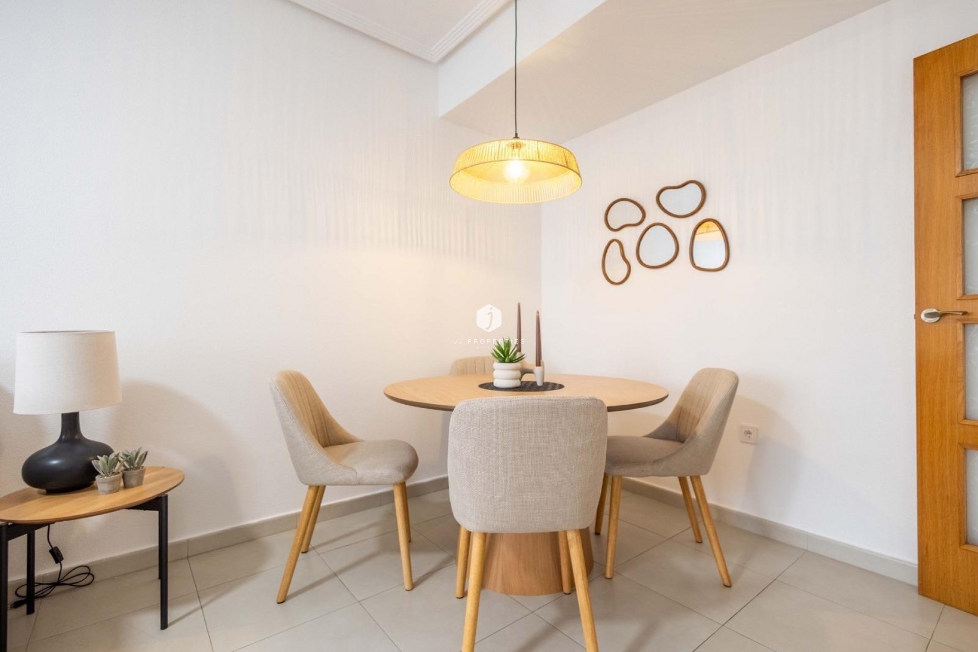 Resale - Apartment / flat -
Torrevieja - Las calas