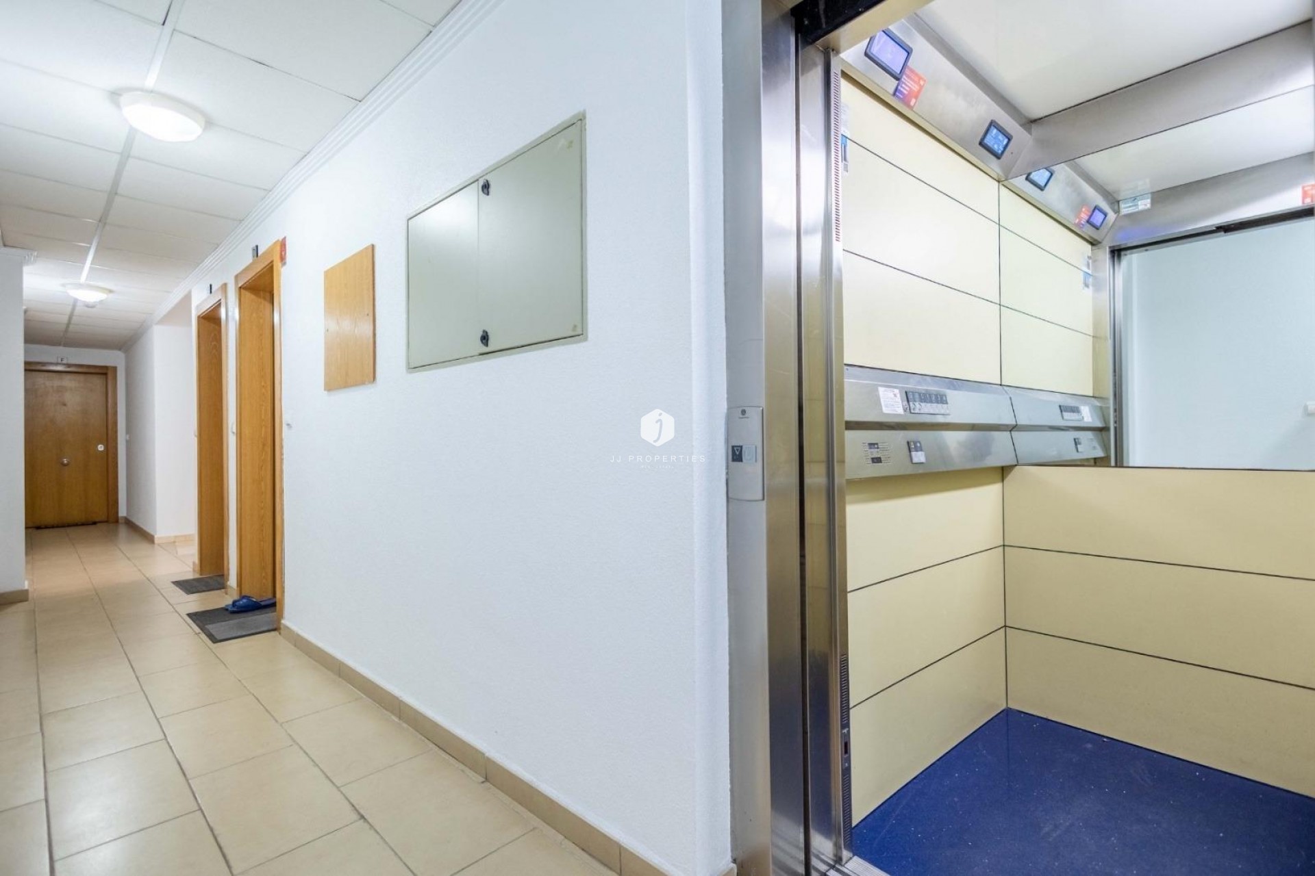 Resale - Apartment / flat -
Torrevieja - Las calas