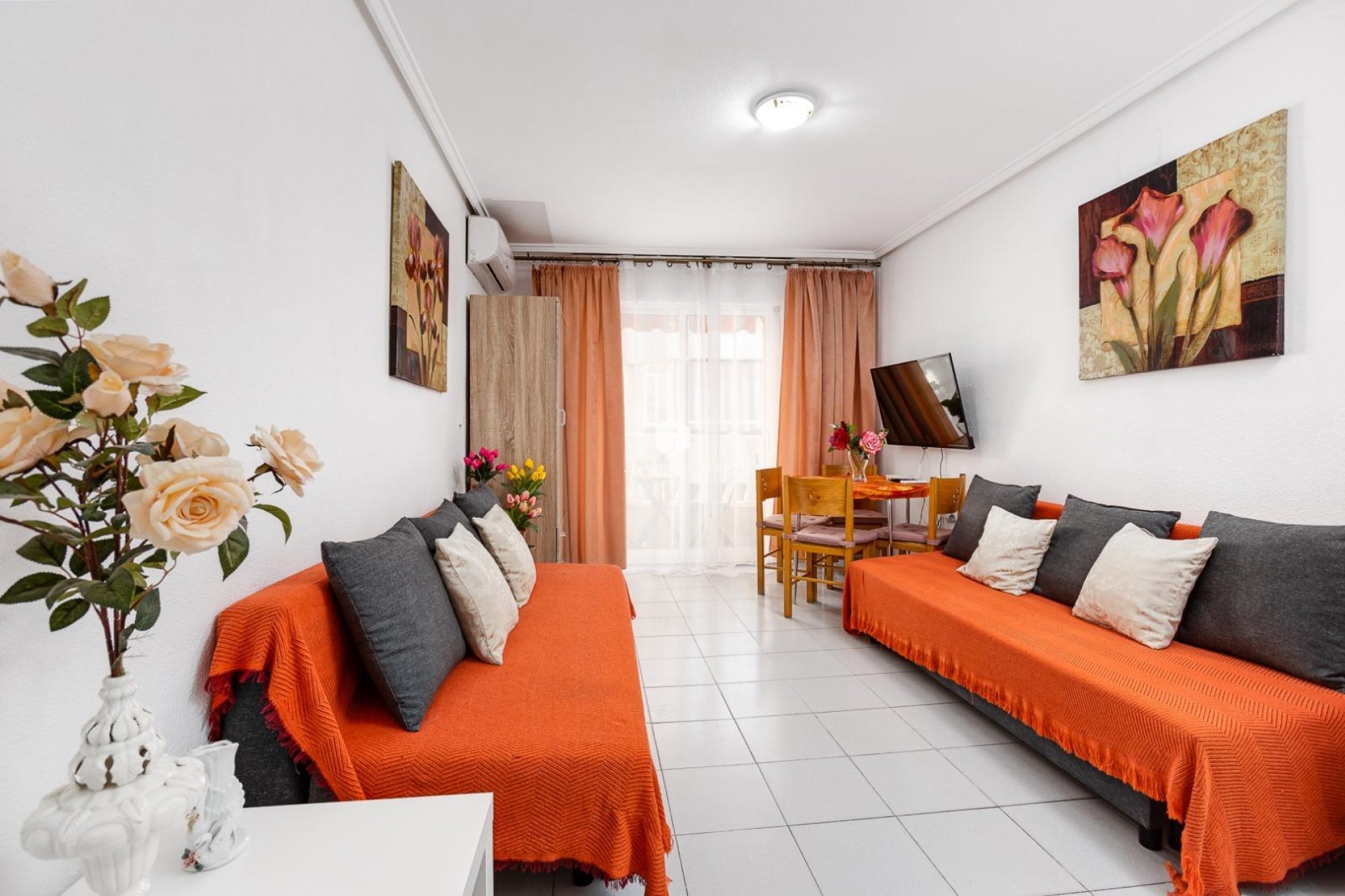 Resale - Apartment / flat -
Torrevieja - Las Piscinas Naturales