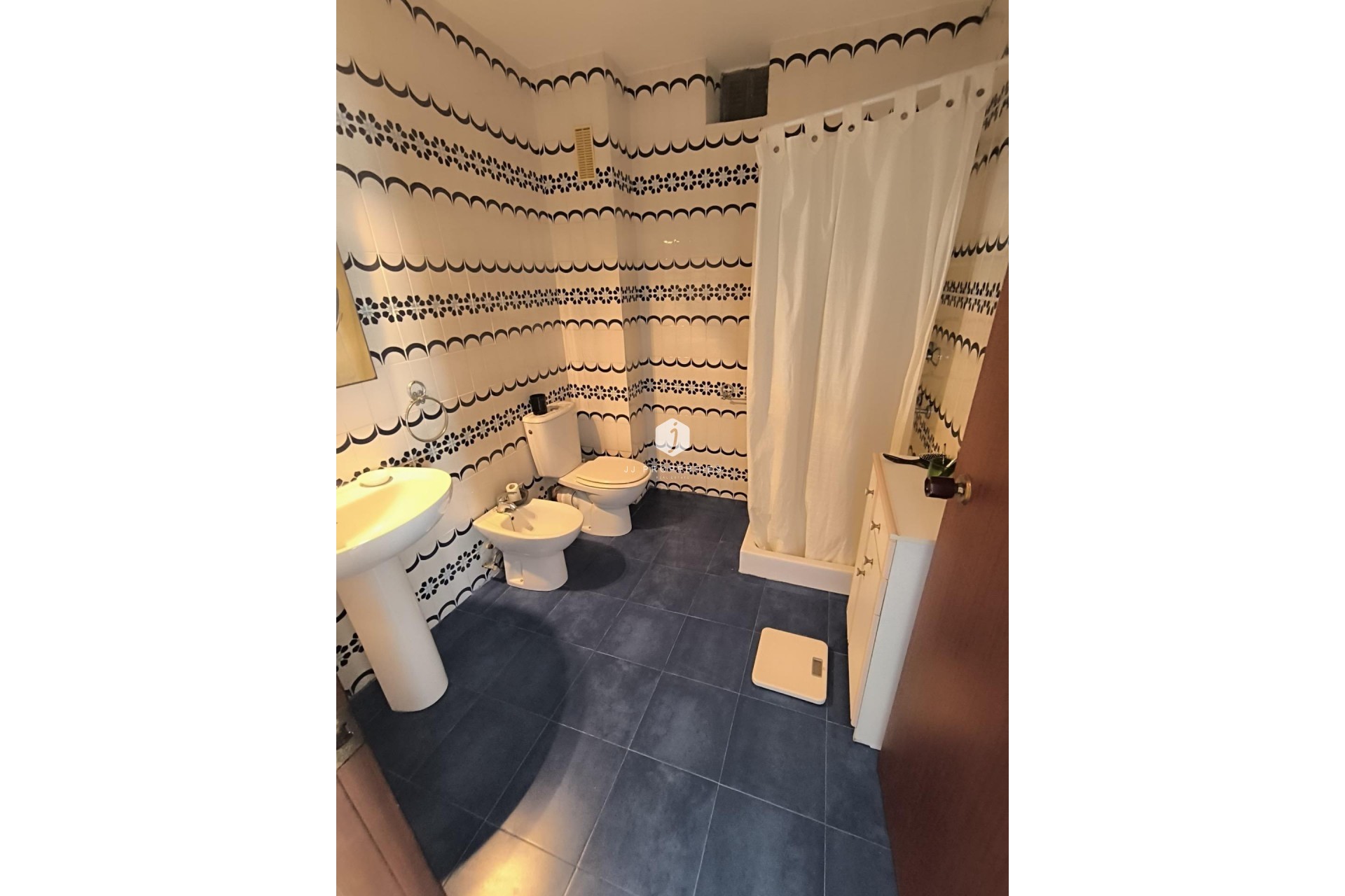 Resale - Apartment / flat -
Torrevieja - Las Piscinas Naturales