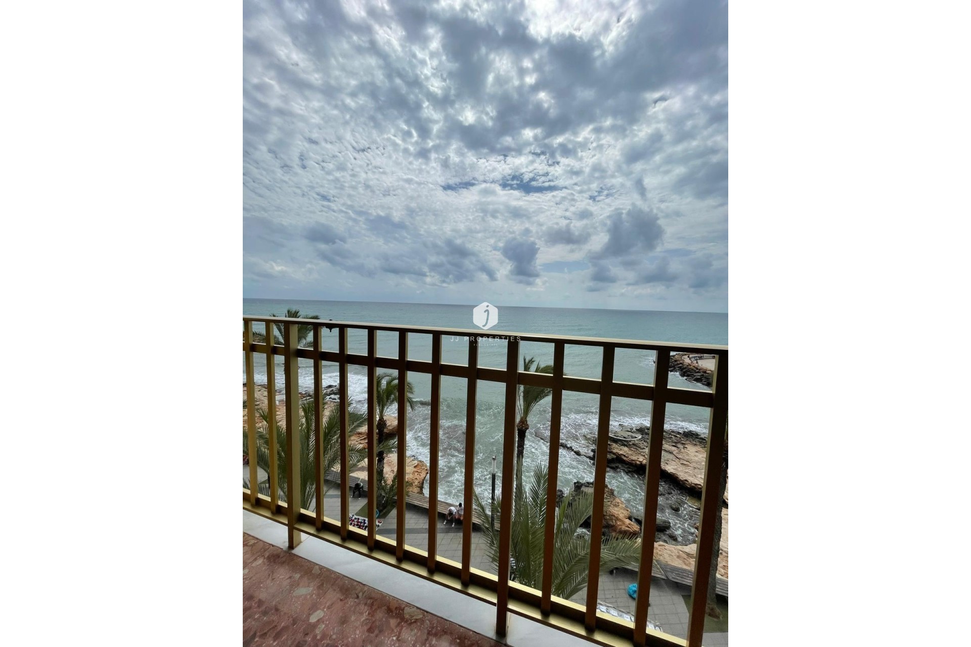 Resale - Apartment / flat -
Torrevieja - Las Piscinas Naturales