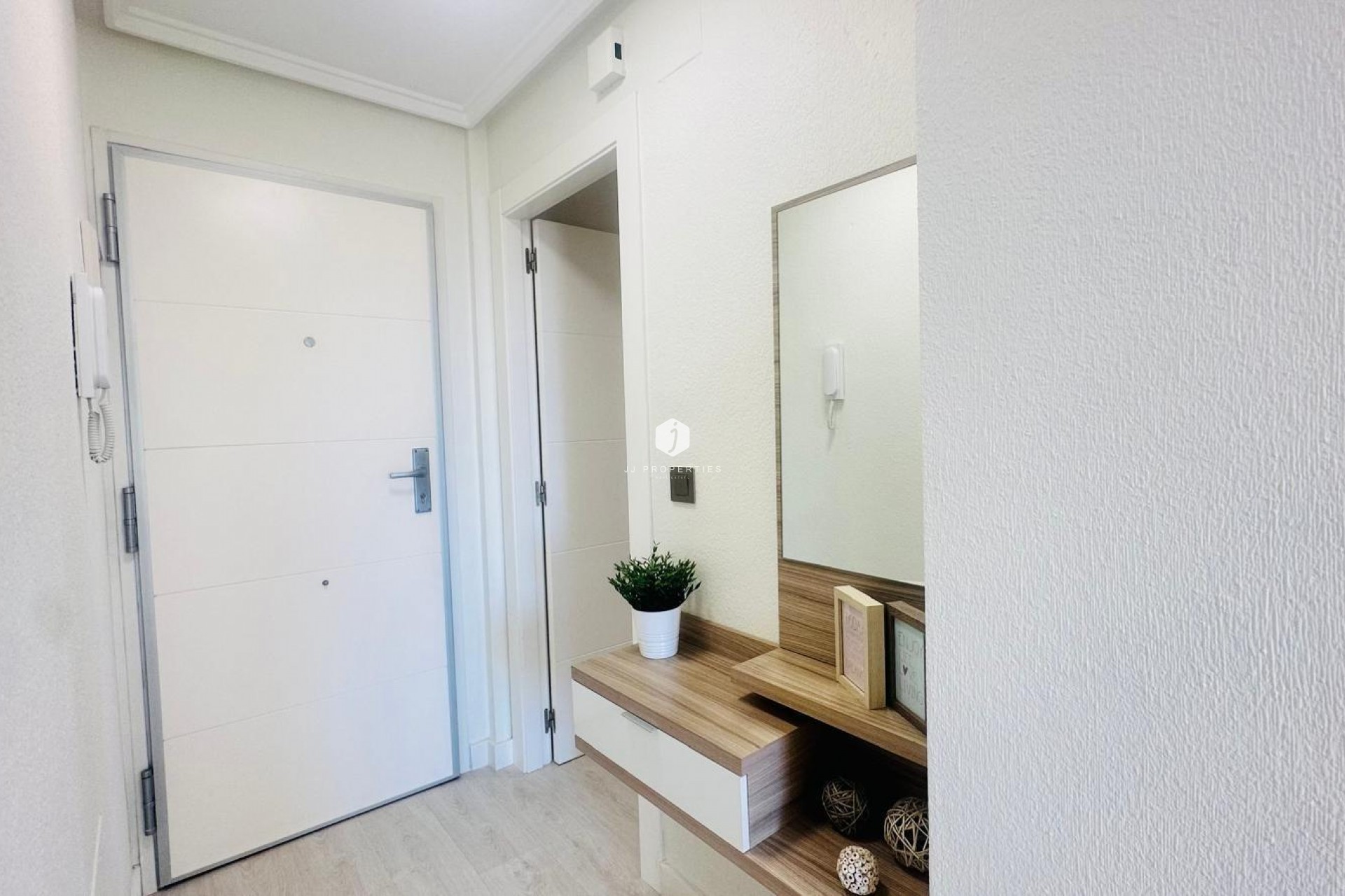 Resale - Apartment / flat -
Torrevieja - Nueva Torrevieja