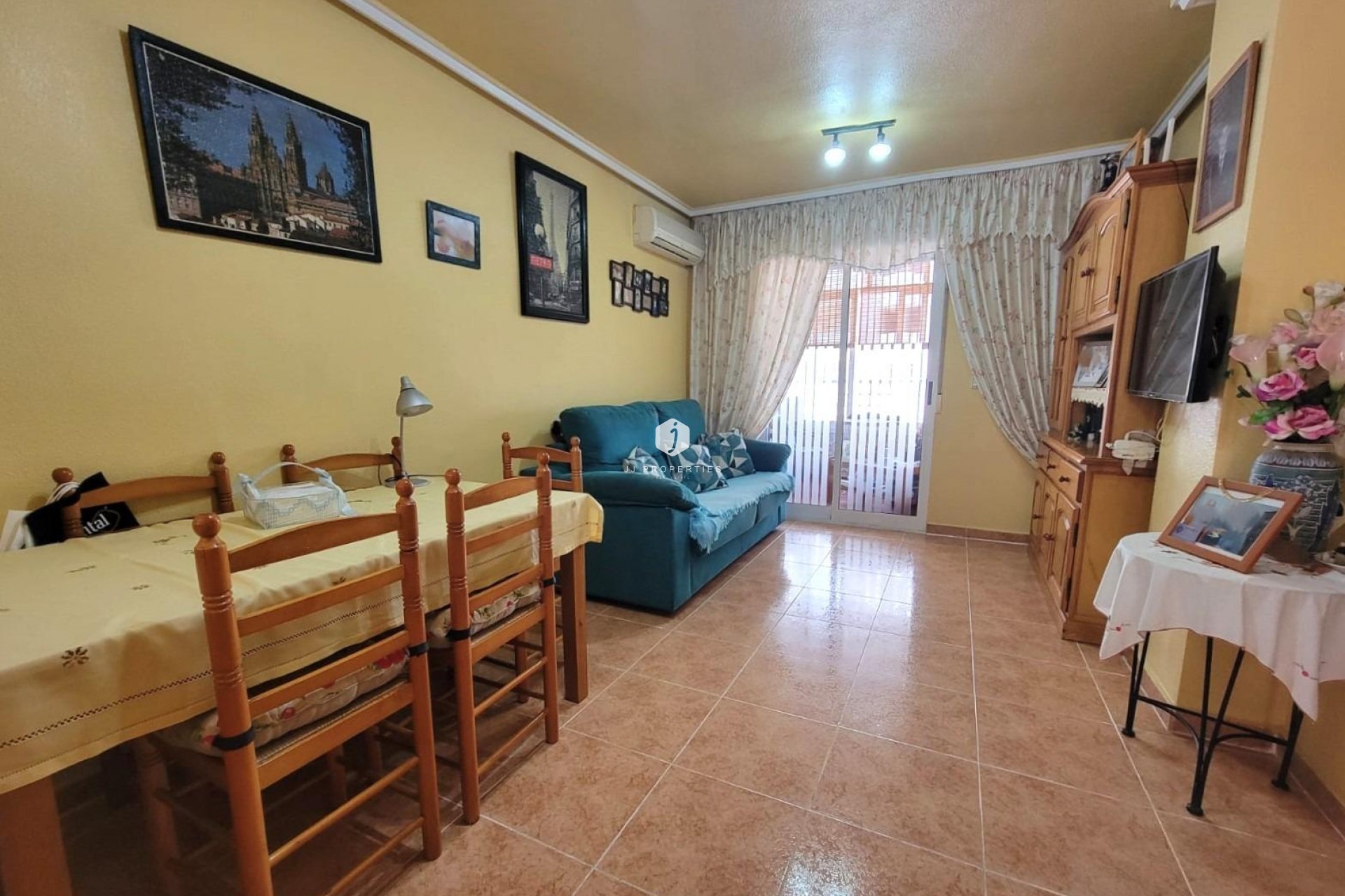Resale - Apartment / flat -
Torrevieja - Nueva Torrevieja