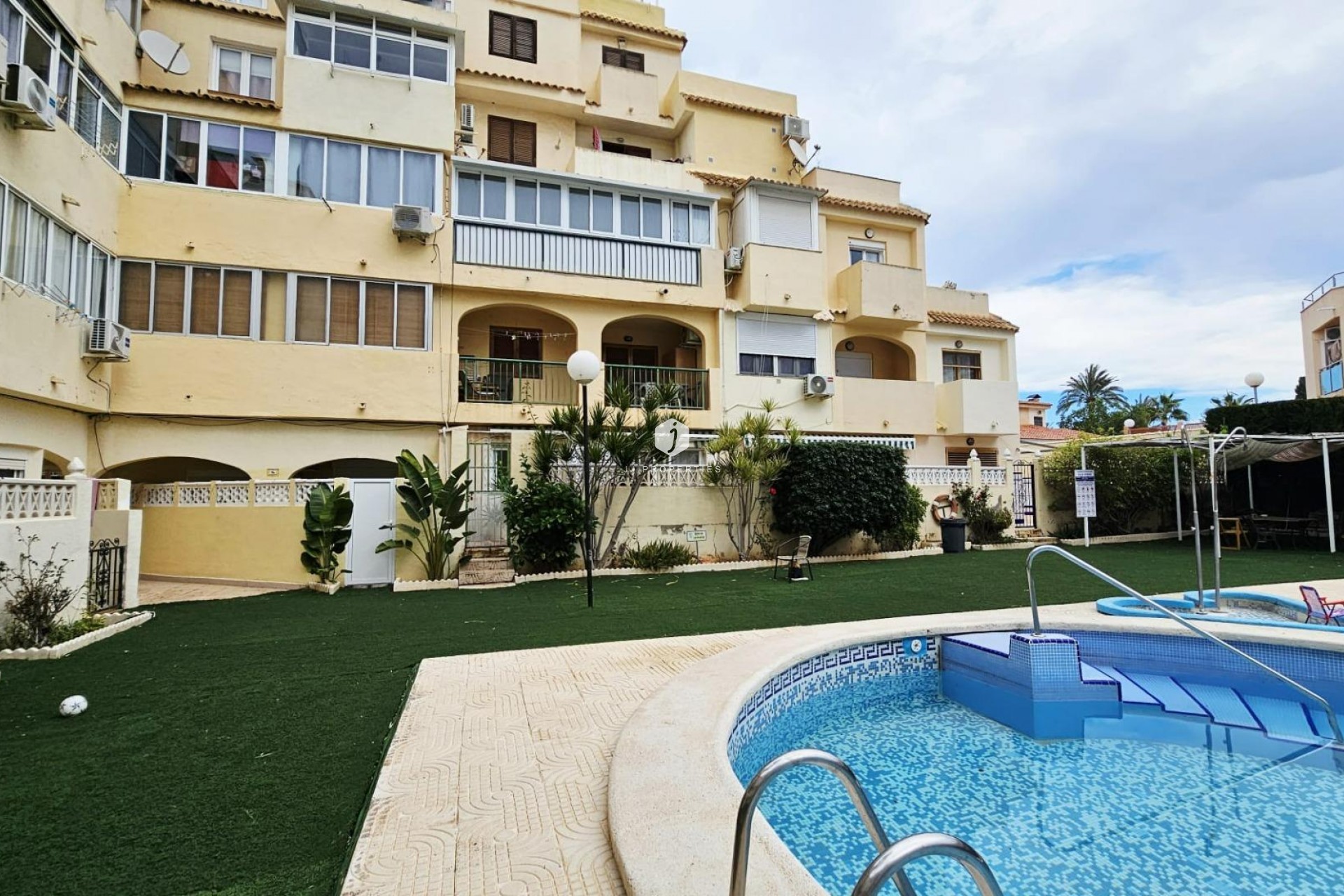 Resale - Apartment / flat -
Torrevieja - Nueva Torrevieja