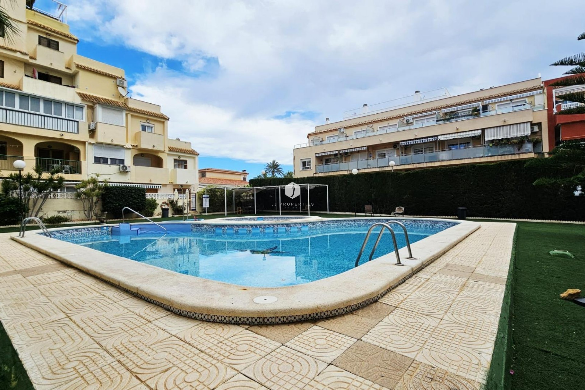 Resale - Apartment / flat -
Torrevieja - Nueva Torrevieja