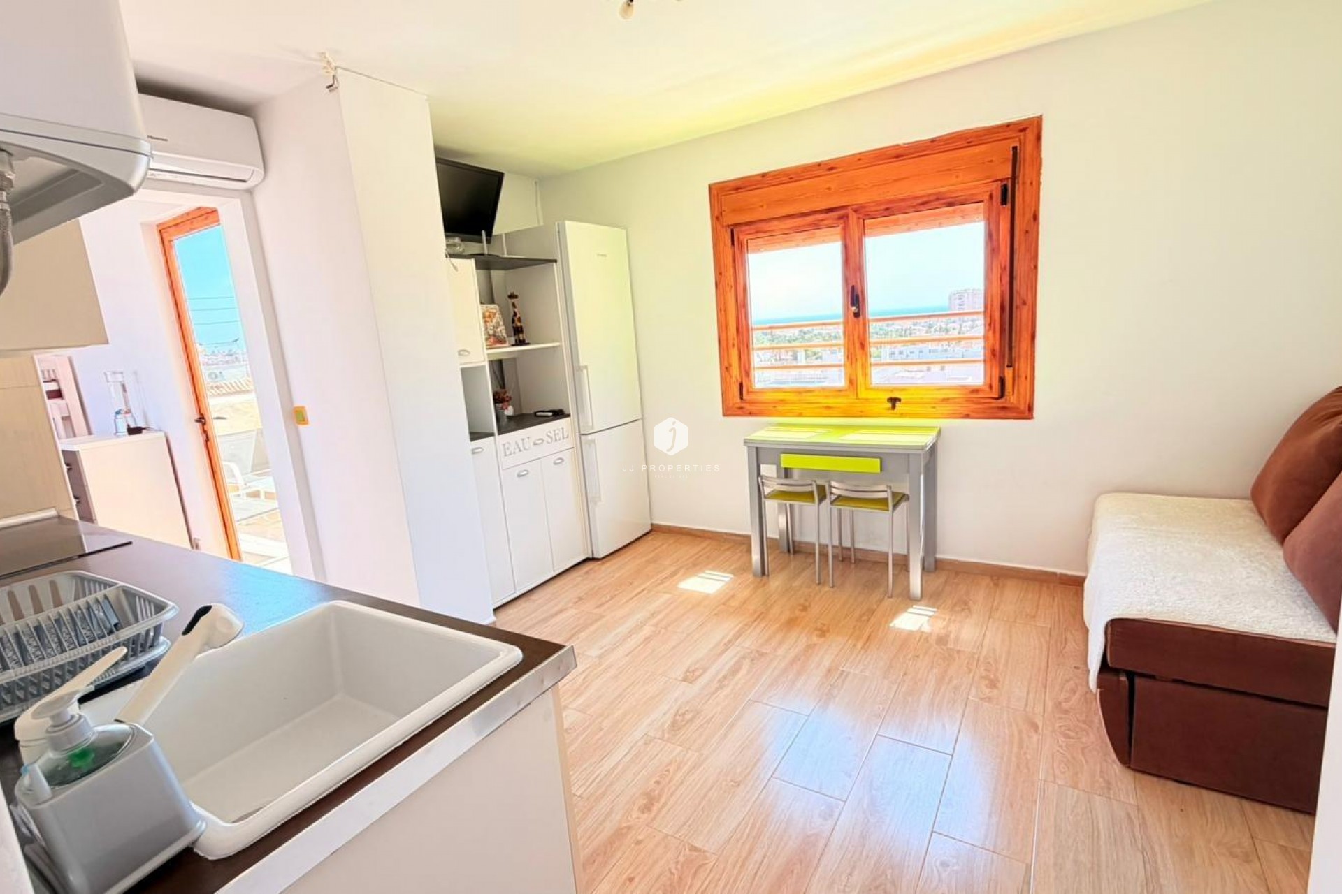 Resale - Apartment / flat -
Torrevieja - Nueva Torrevieja