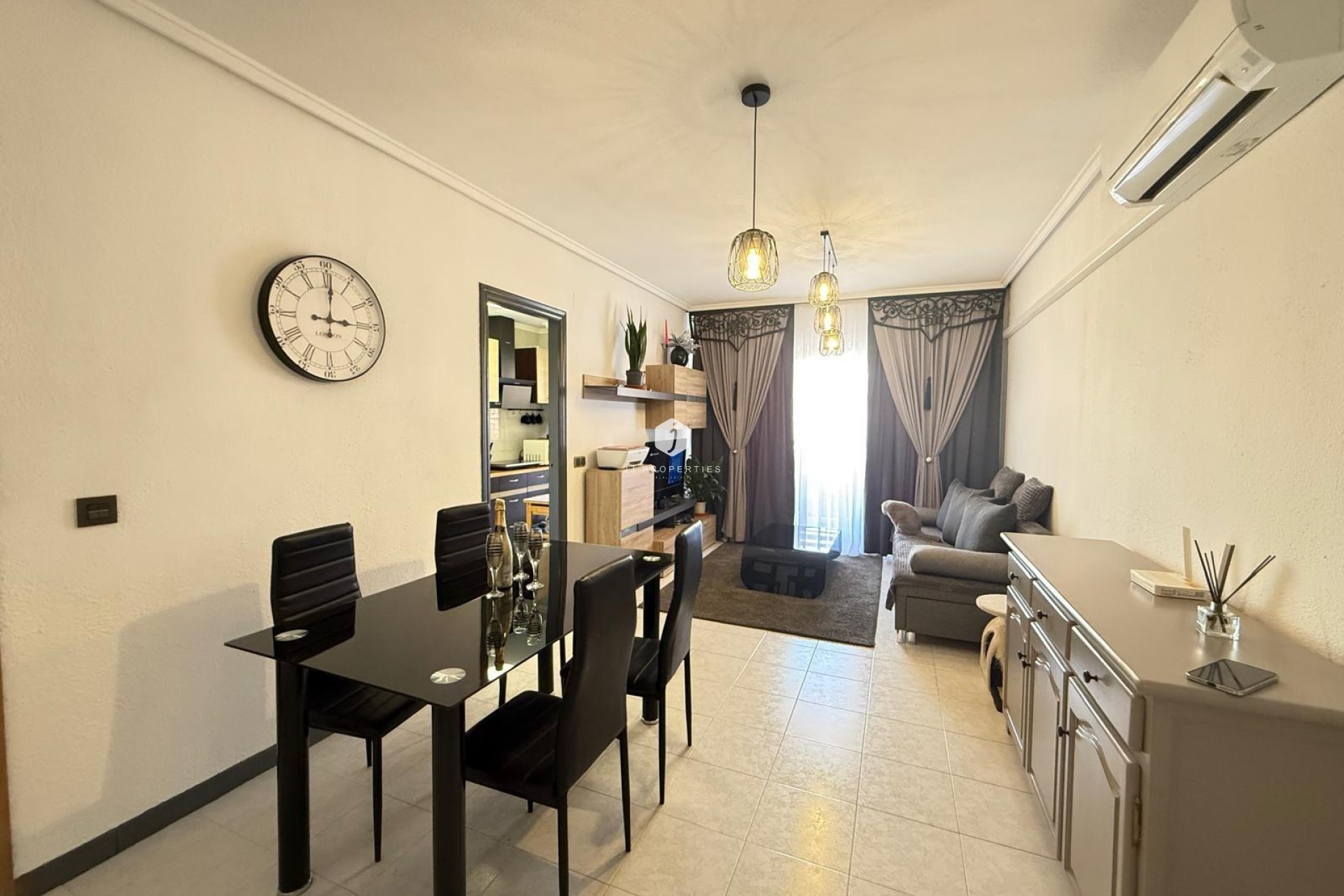 Resale - Apartment / flat -
Torrevieja - PARQUE DE LAS NACIONES