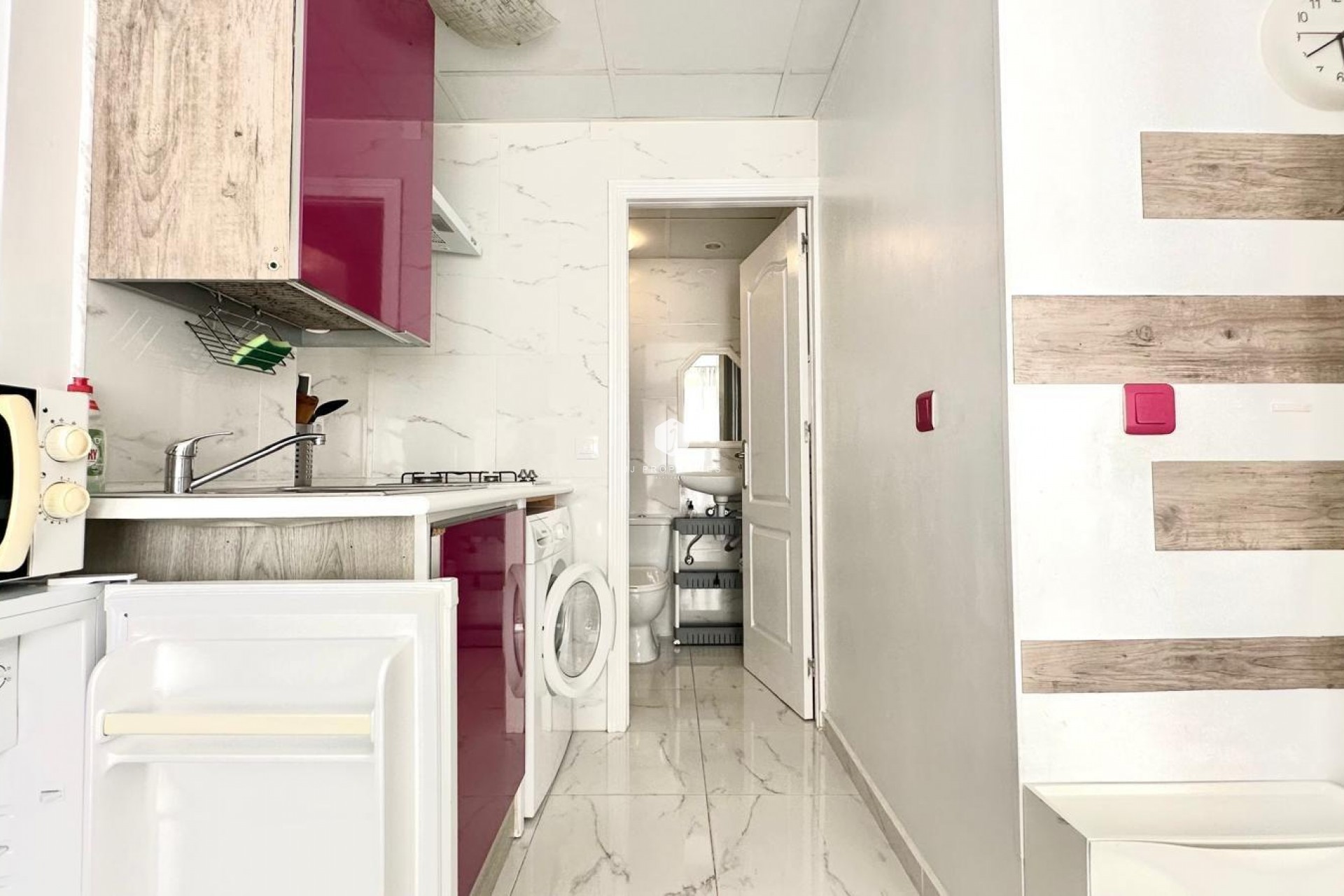 Resale - Apartment / flat -
Torrevieja - Paseo maritimo