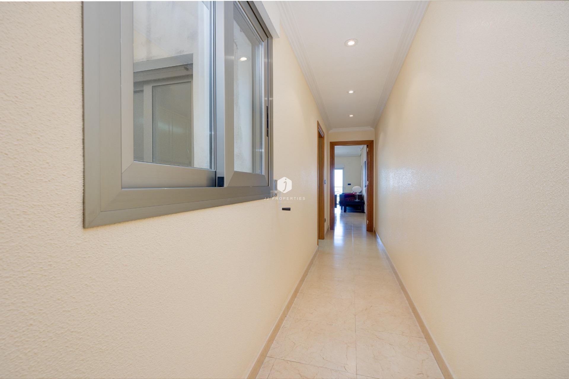 Resale - Apartment / flat -
Torrevieja - Paseo maritimo