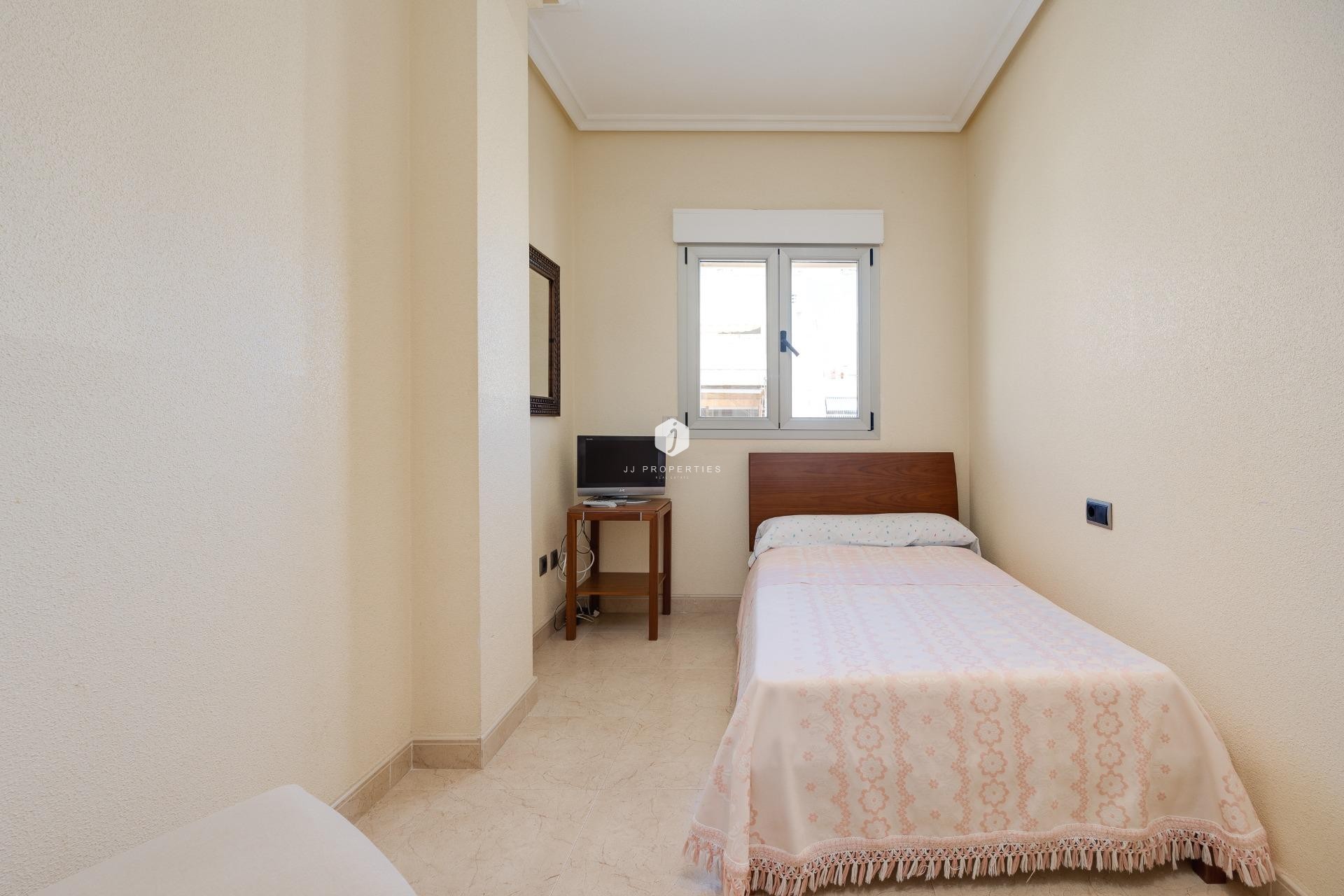 Resale - Apartment / flat -
Torrevieja - Paseo maritimo
