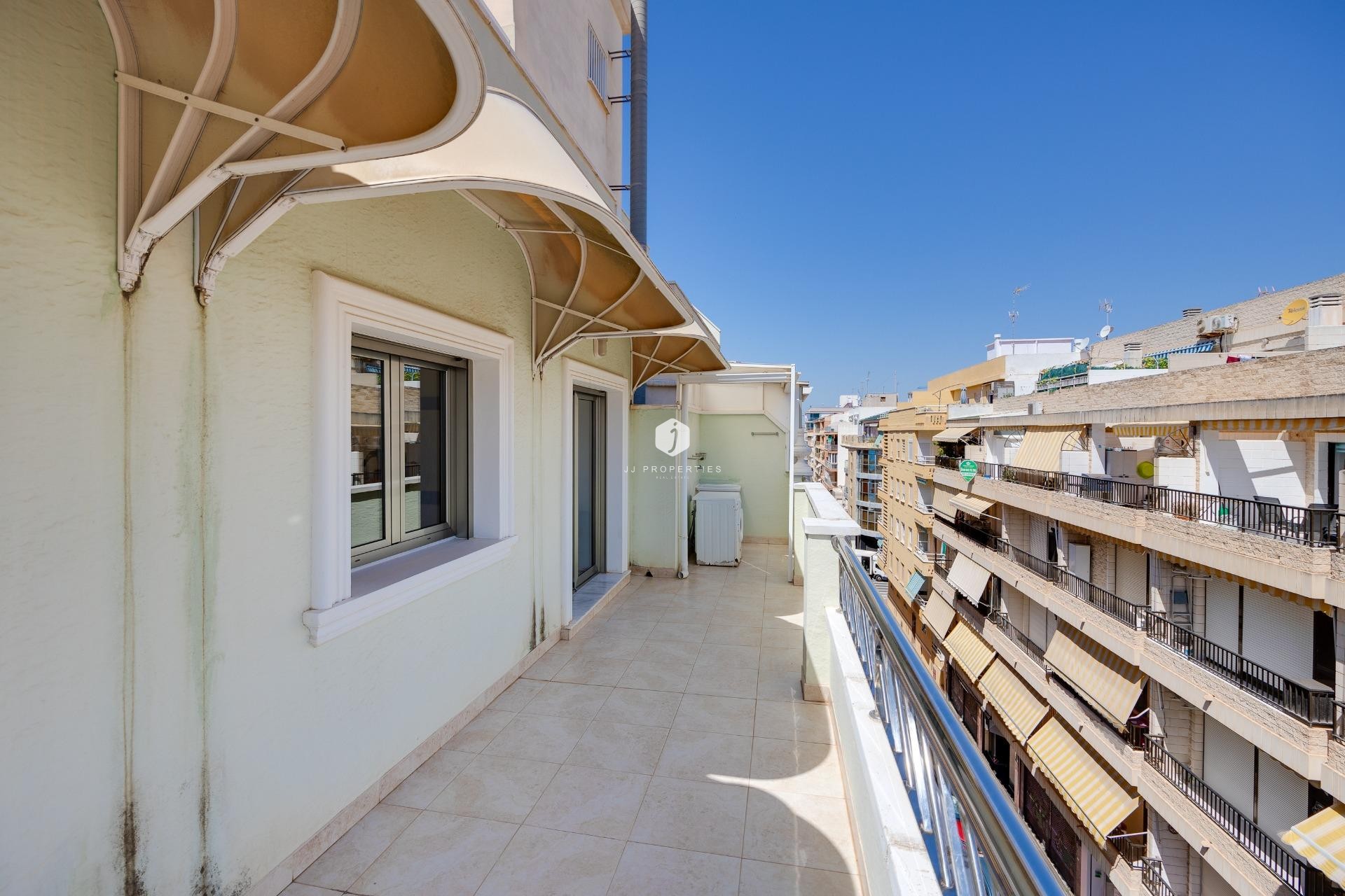 Resale - Apartment / flat -
Torrevieja - Paseo maritimo