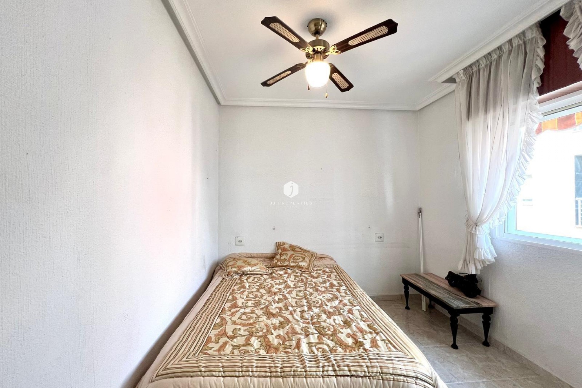 Resale - Apartment / flat -
Torrevieja - Paseo maritimo