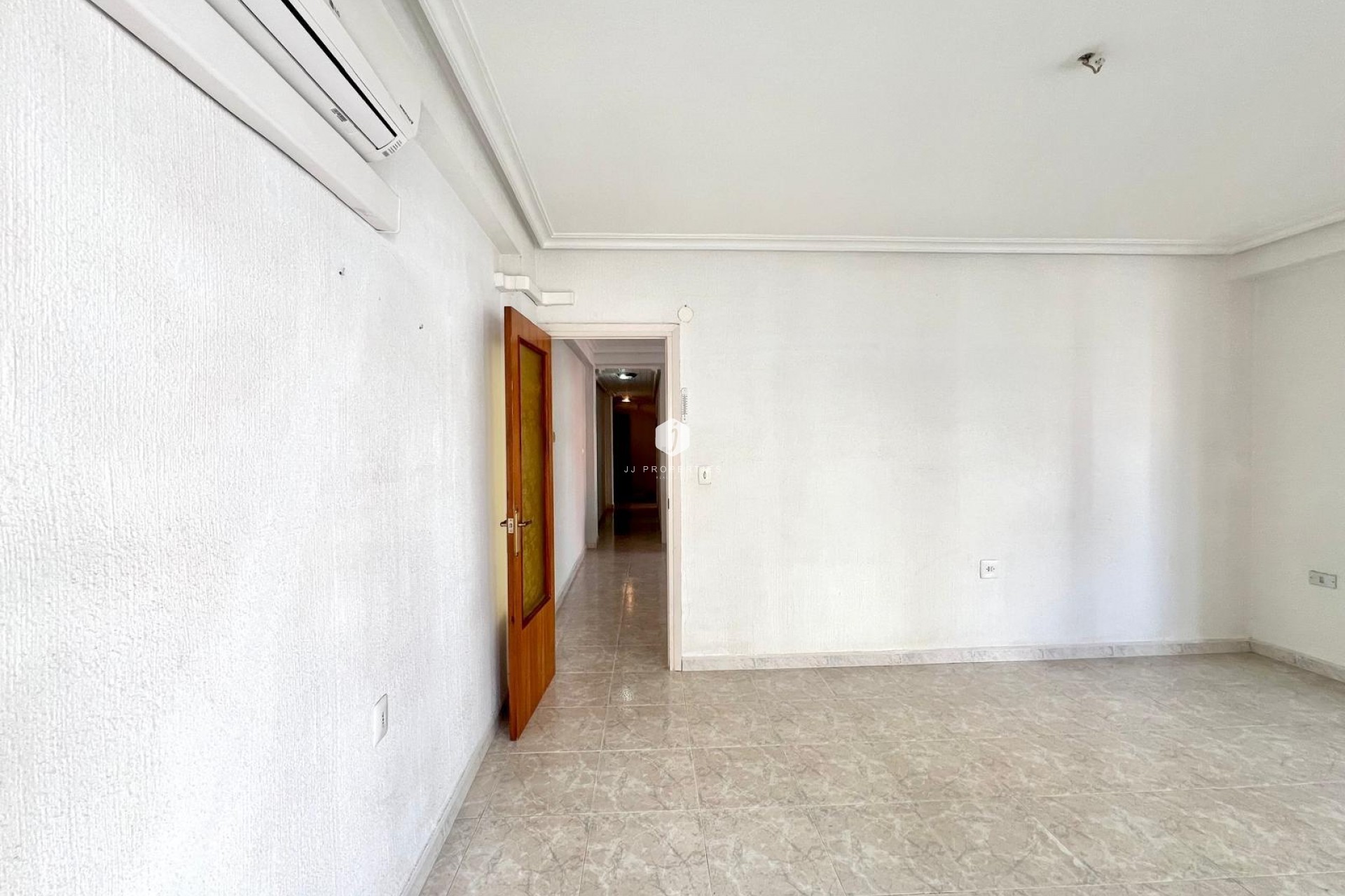 Resale - Apartment / flat -
Torrevieja - Paseo maritimo